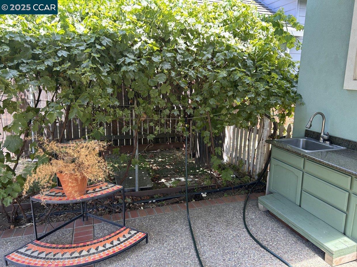 Detail Gallery Image 10 of 18 For 734 Bellflower St, Livermore,  CA 94551 - 4 Beds | 2/1 Baths