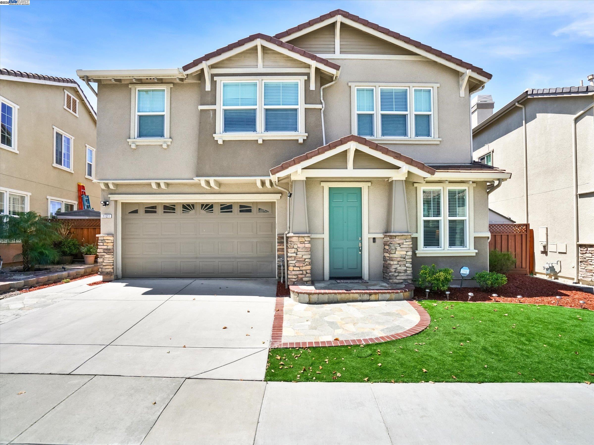 Detail Gallery Image 1 of 30 For 7121 Cerro Crest Dr, San Jose,  CA 95138 - 4 Beds | 2/1 Baths
