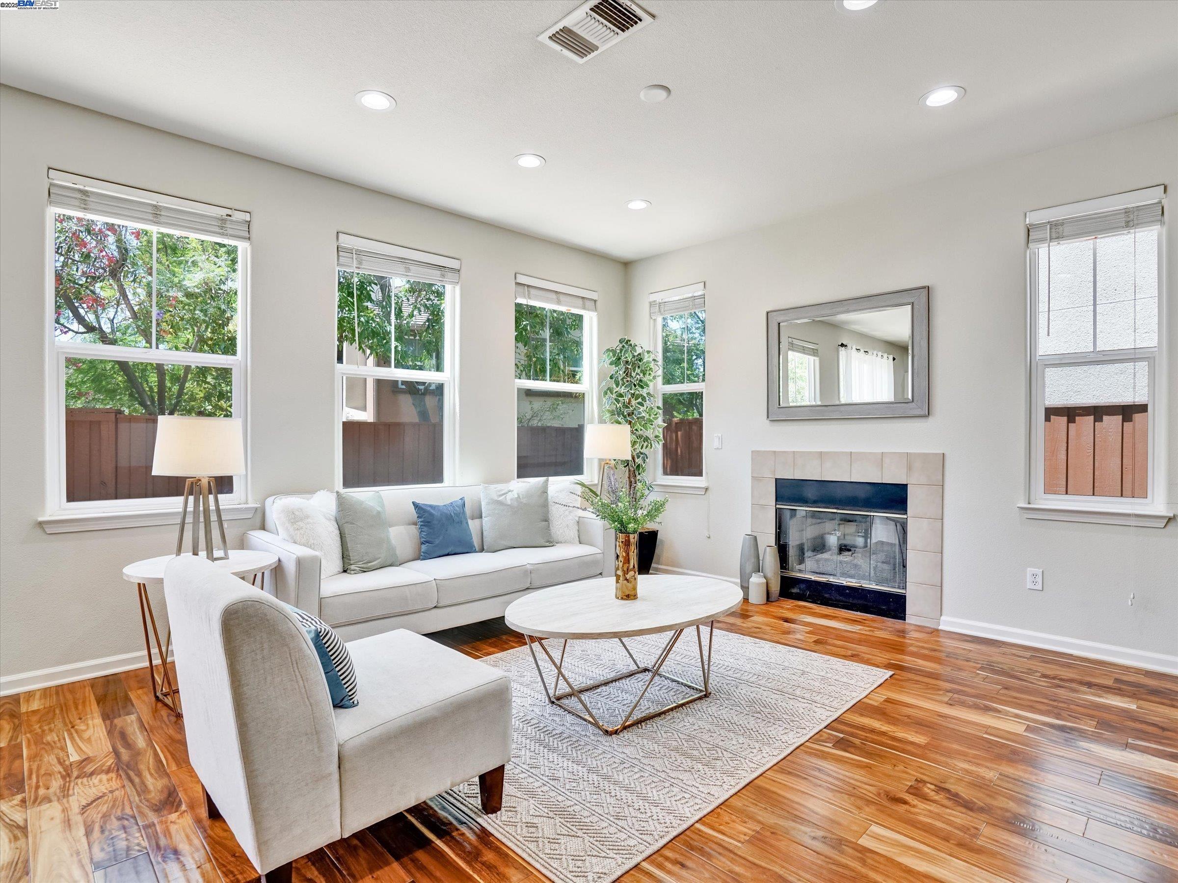 Detail Gallery Image 7 of 30 For 7121 Cerro Crest Dr, San Jose,  CA 95138 - 4 Beds | 2/1 Baths