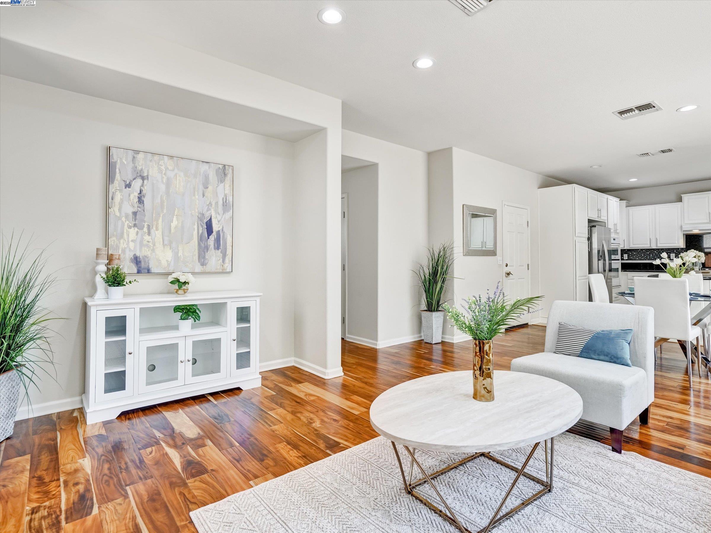 Detail Gallery Image 8 of 30 For 7121 Cerro Crest Dr, San Jose,  CA 95138 - 4 Beds | 2/1 Baths