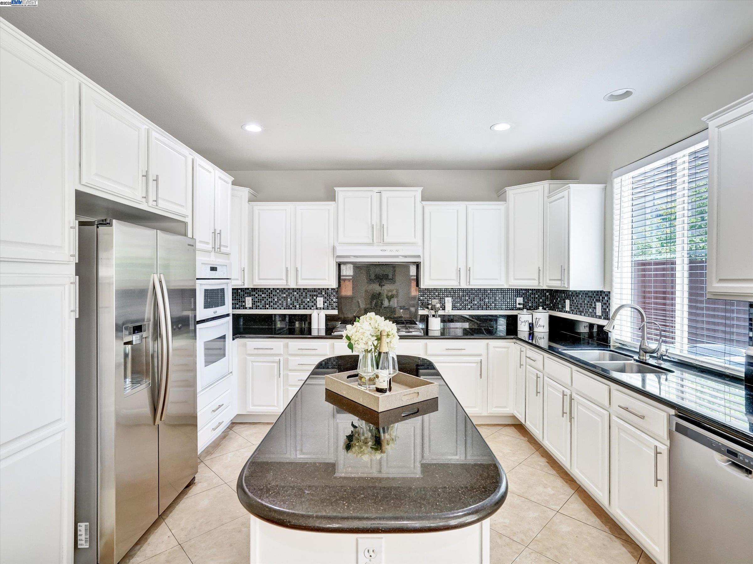 Detail Gallery Image 9 of 30 For 7121 Cerro Crest Dr, San Jose,  CA 95138 - 4 Beds | 2/1 Baths