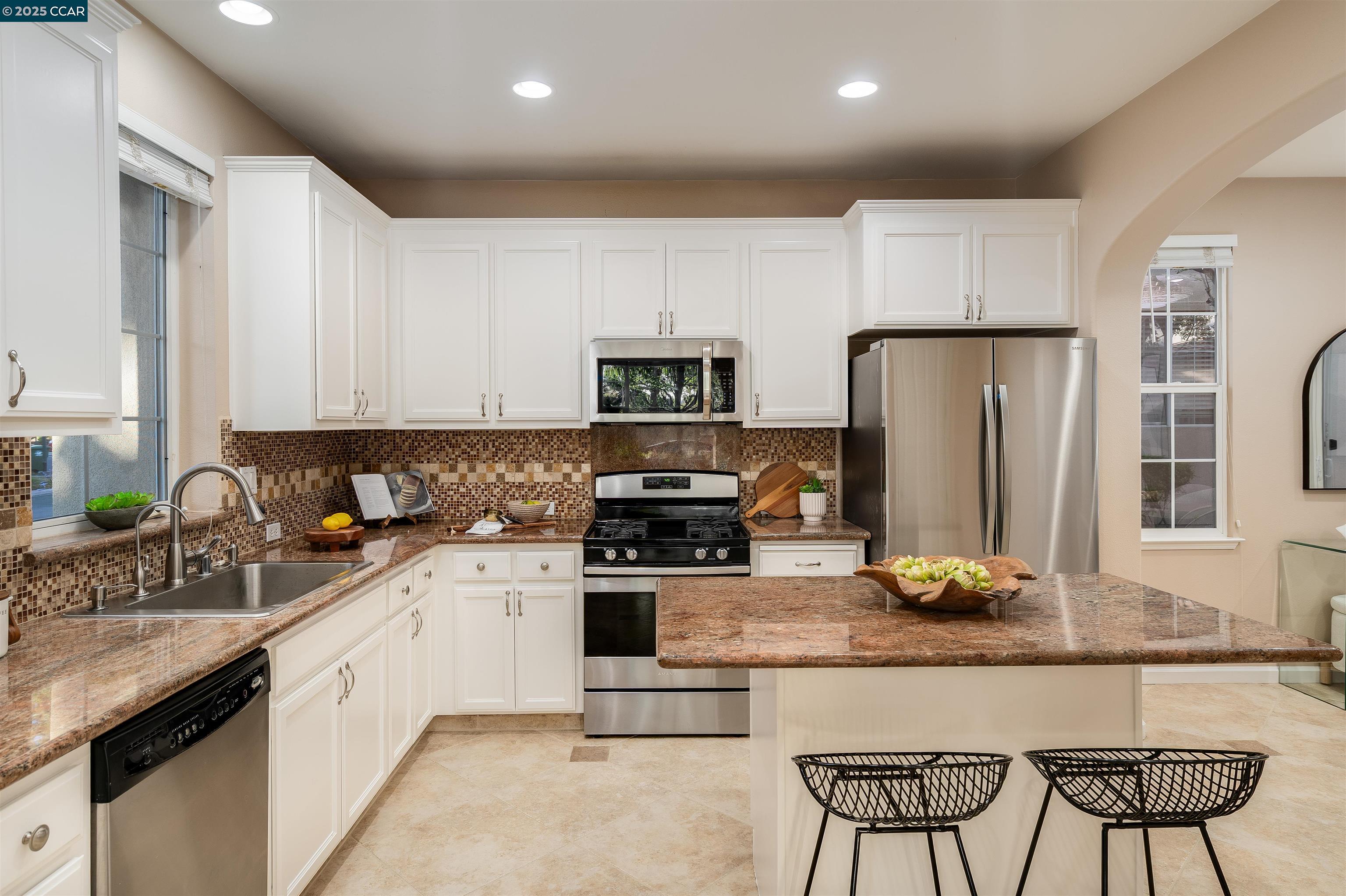 Detail Gallery Image 5 of 29 For 9752 Belladonna Dr, San Ramon,  CA 94582 - 3 Beds | 2/1 Baths