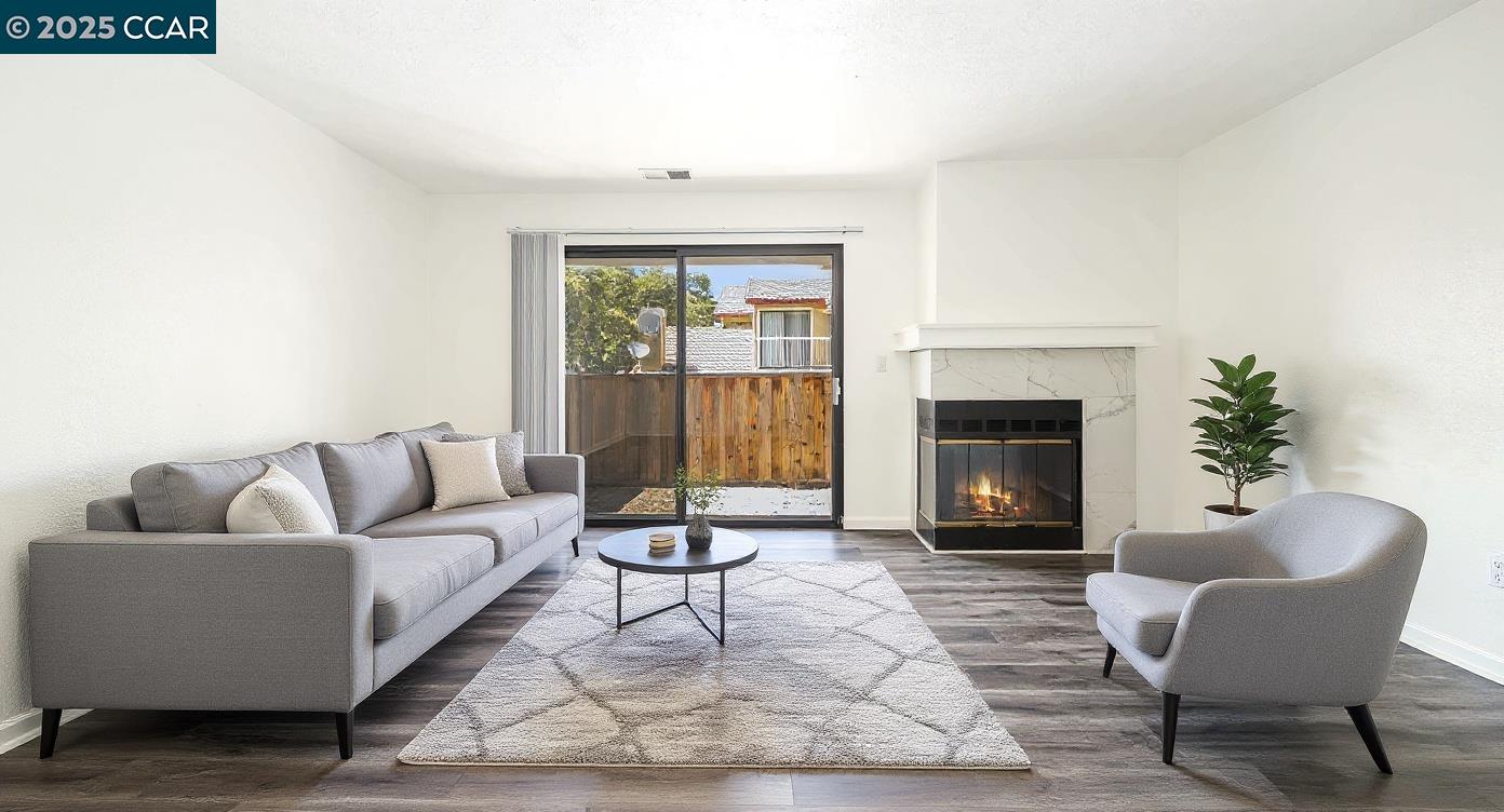 Front Image Thumbnail for CC41104192