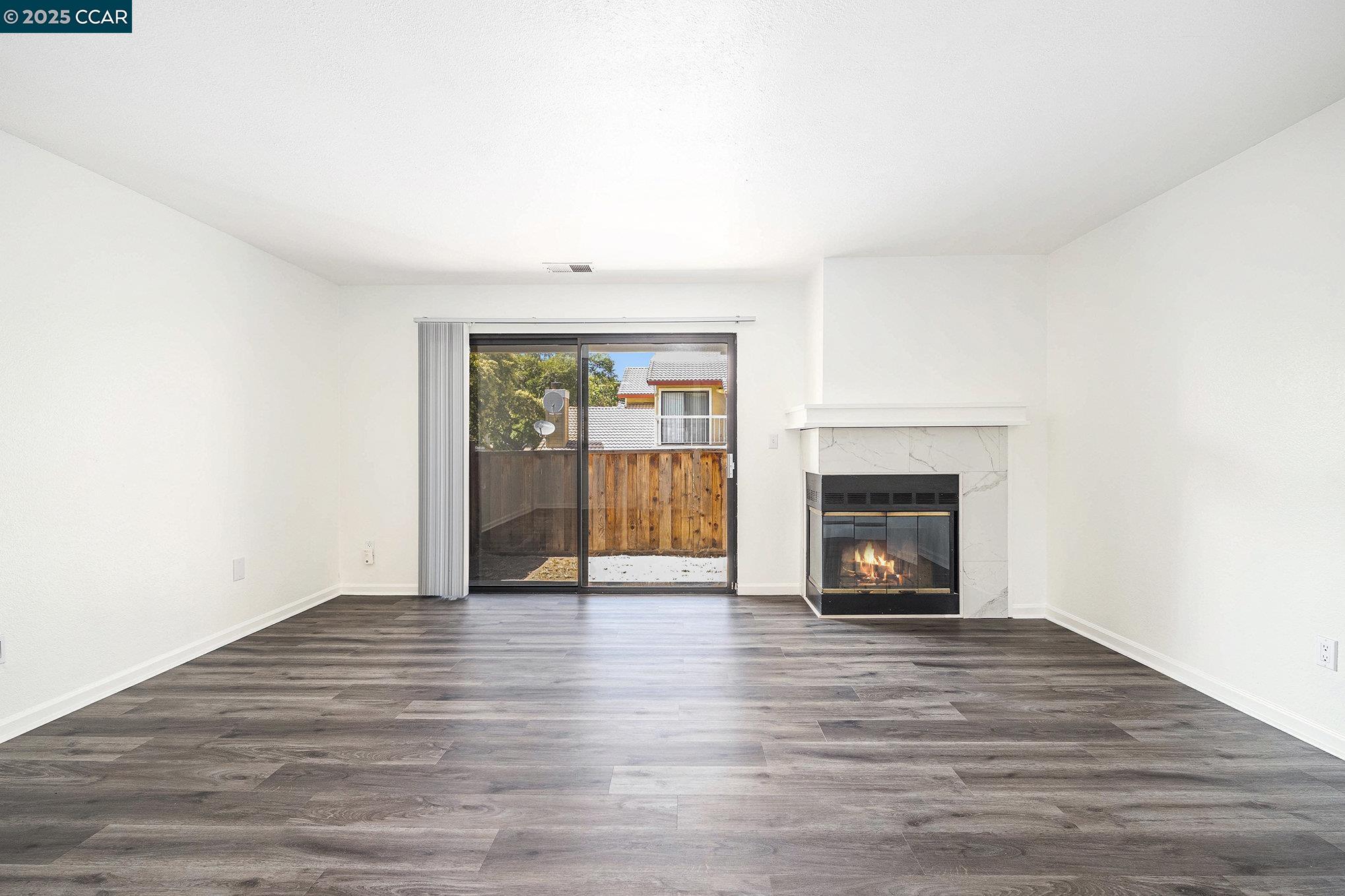 Photo #2: 41104192 Listing: Photo #2