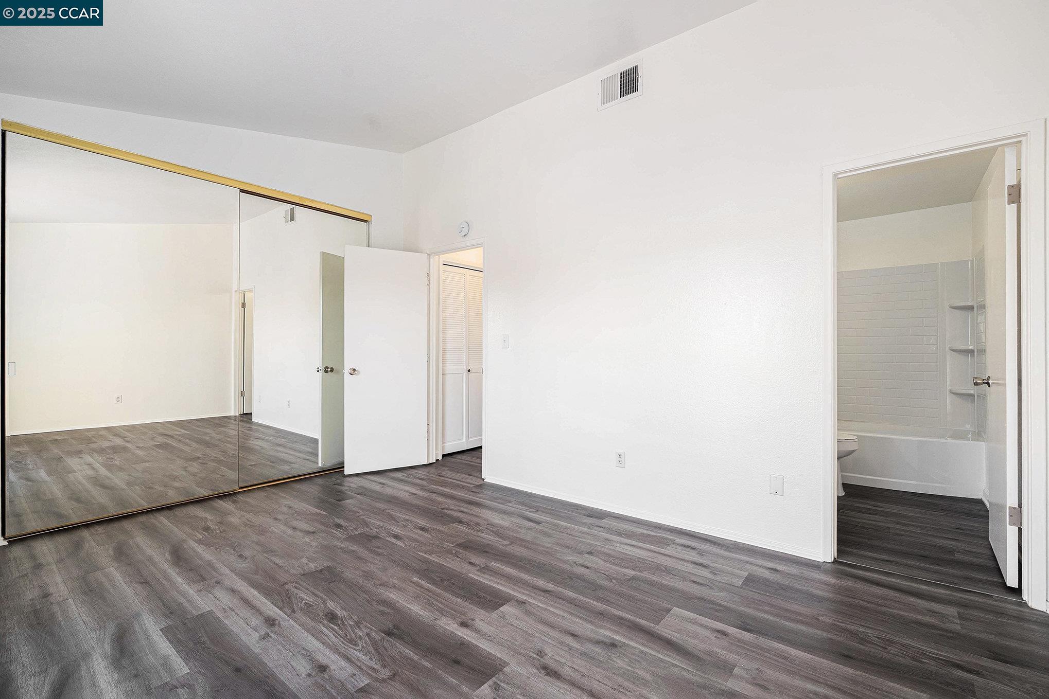 Photo #12: 41104192 Listing: Photo #12