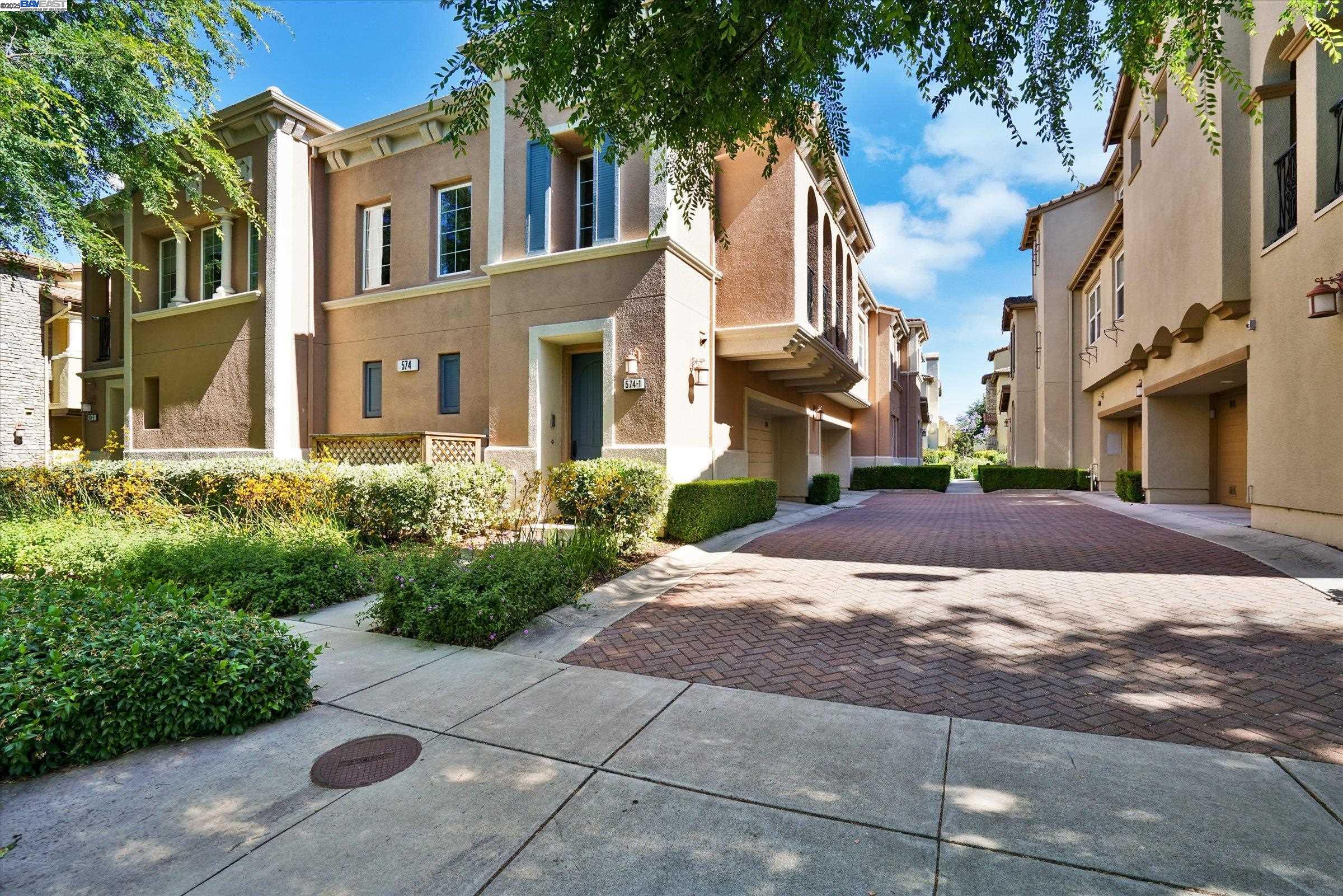 MLS: 41104193 Condo For Sale