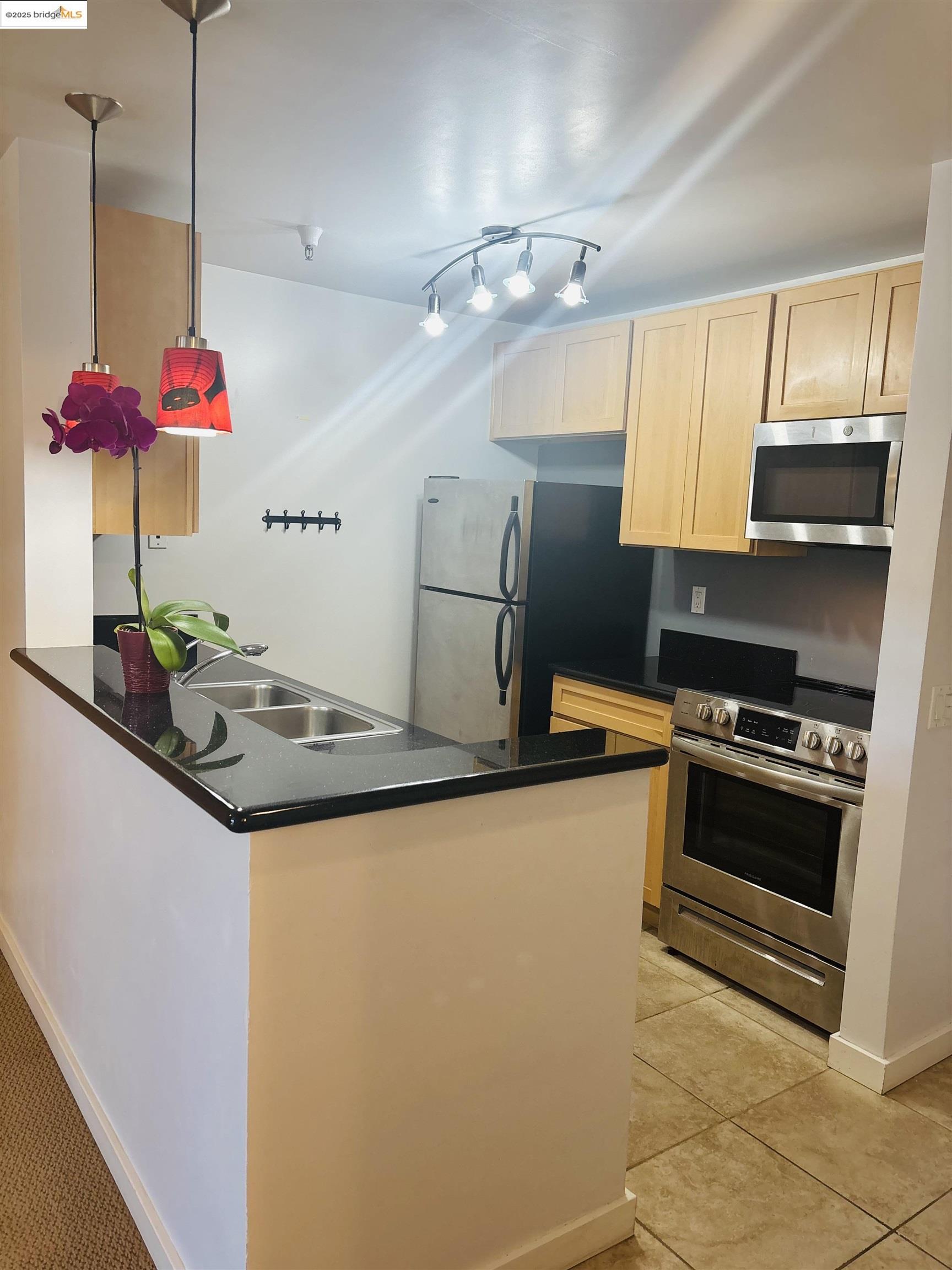 MLS: 41104194 Condo For Sale