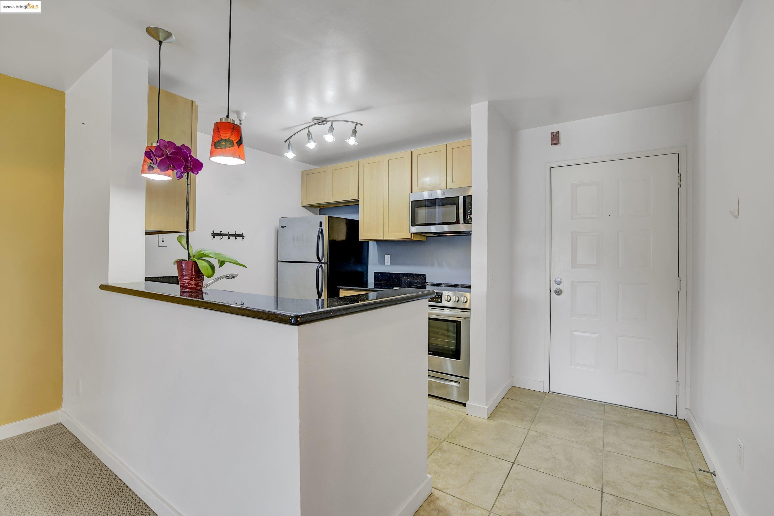 Detail Gallery Image 2 of 35 For 6400 Christie Ave #5109,  Emeryville,  CA 94608 - 0 Beds | 1 Baths