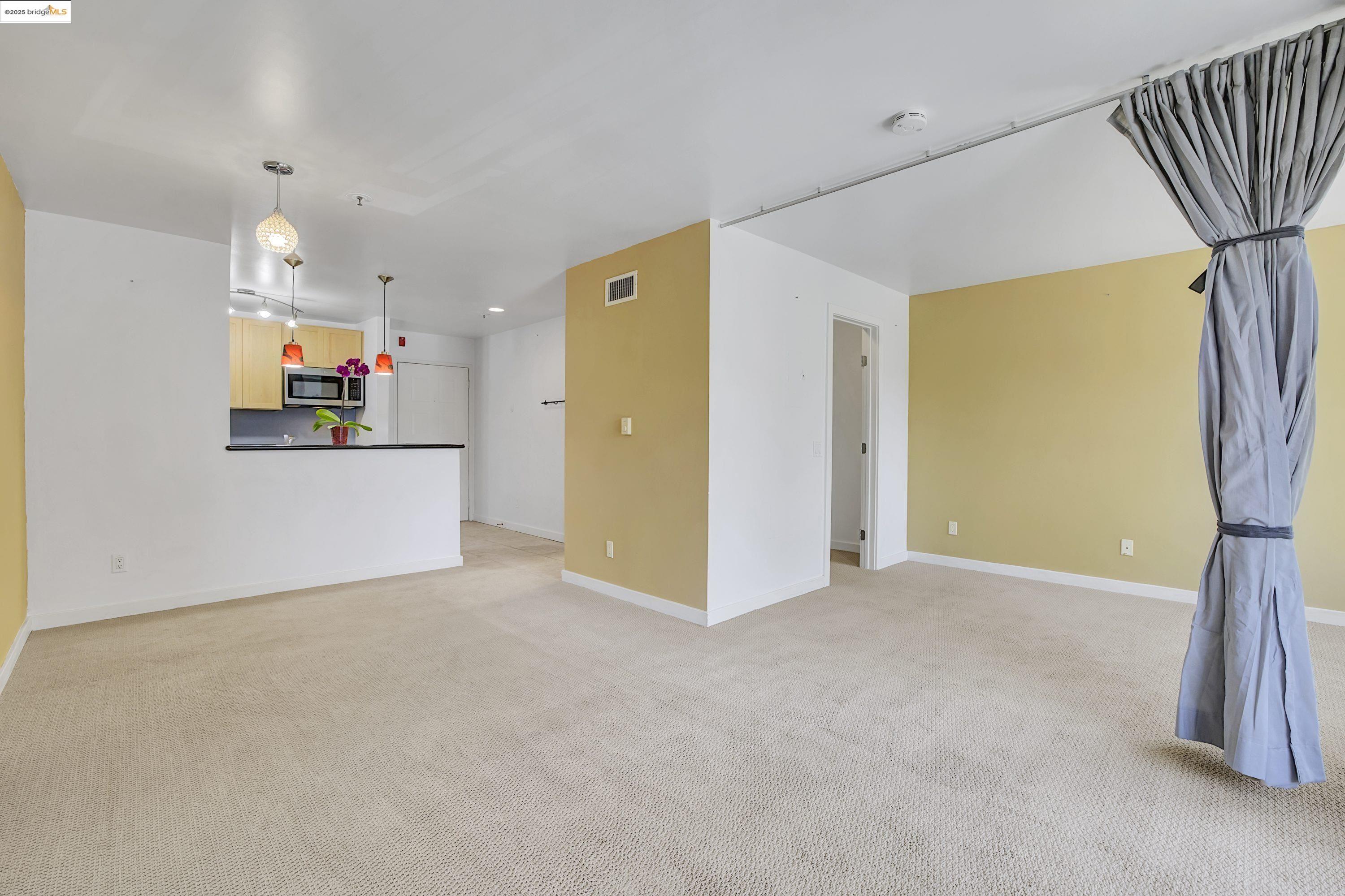 Detail Gallery Image 4 of 35 For 6400 Christie Ave #5109,  Emeryville,  CA 94608 - 0 Beds | 1 Baths