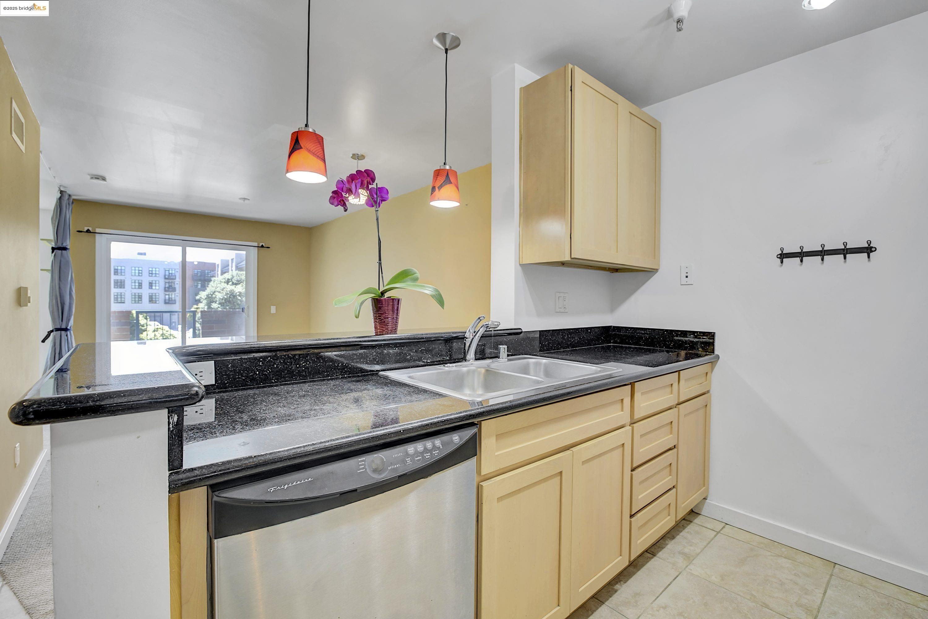Detail Gallery Image 9 of 35 For 6400 Christie Ave #5109,  Emeryville,  CA 94608 - 0 Beds | 1 Baths