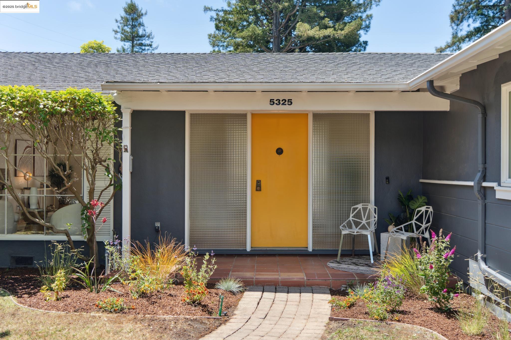 Detail Gallery Image 2 of 60 For 5325 Harbord Dr, Oakland,  CA 94618 - 4 Beds | 3 Baths