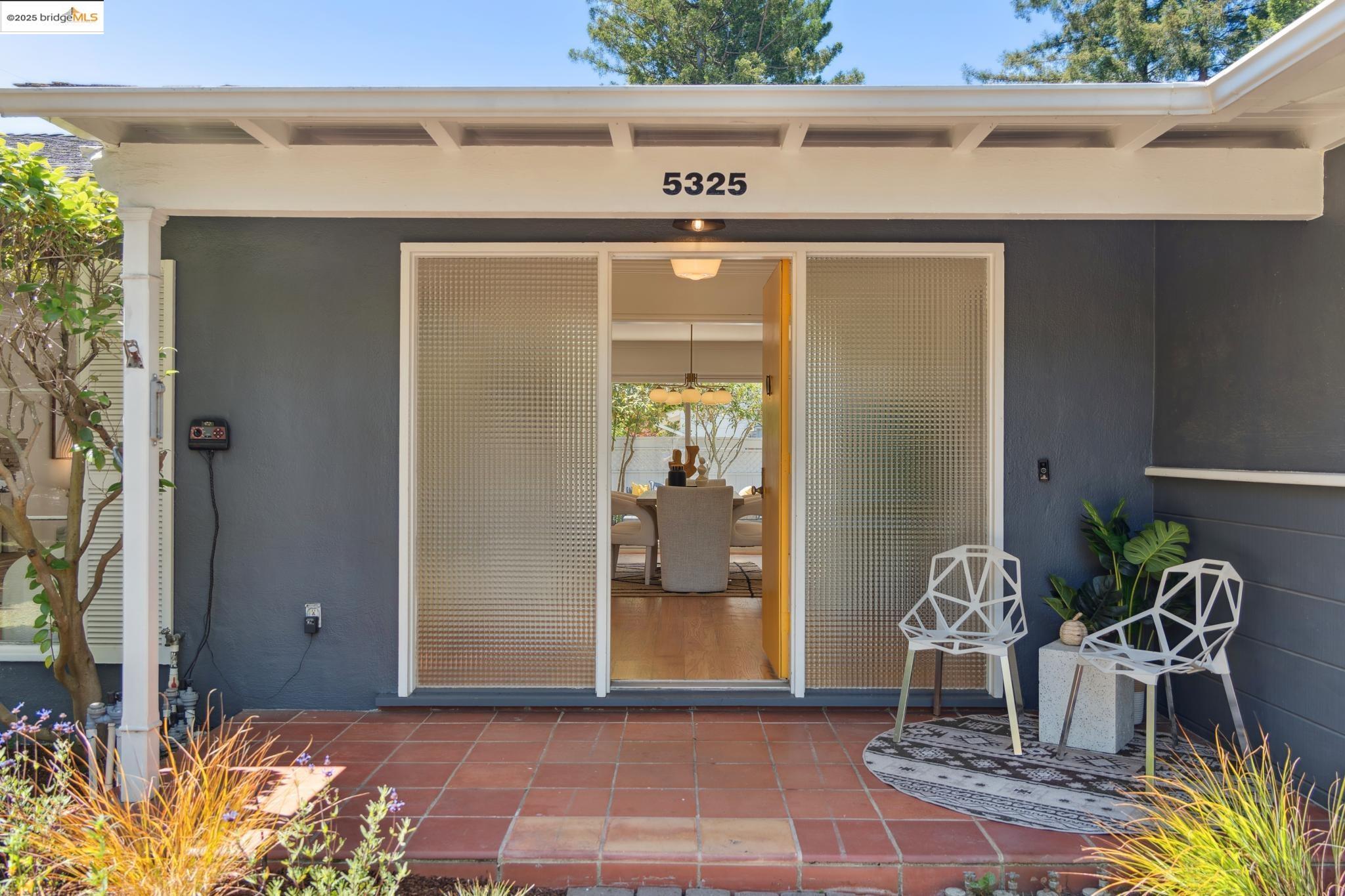 Detail Gallery Image 3 of 60 For 5325 Harbord Dr, Oakland,  CA 94618 - 4 Beds | 3 Baths