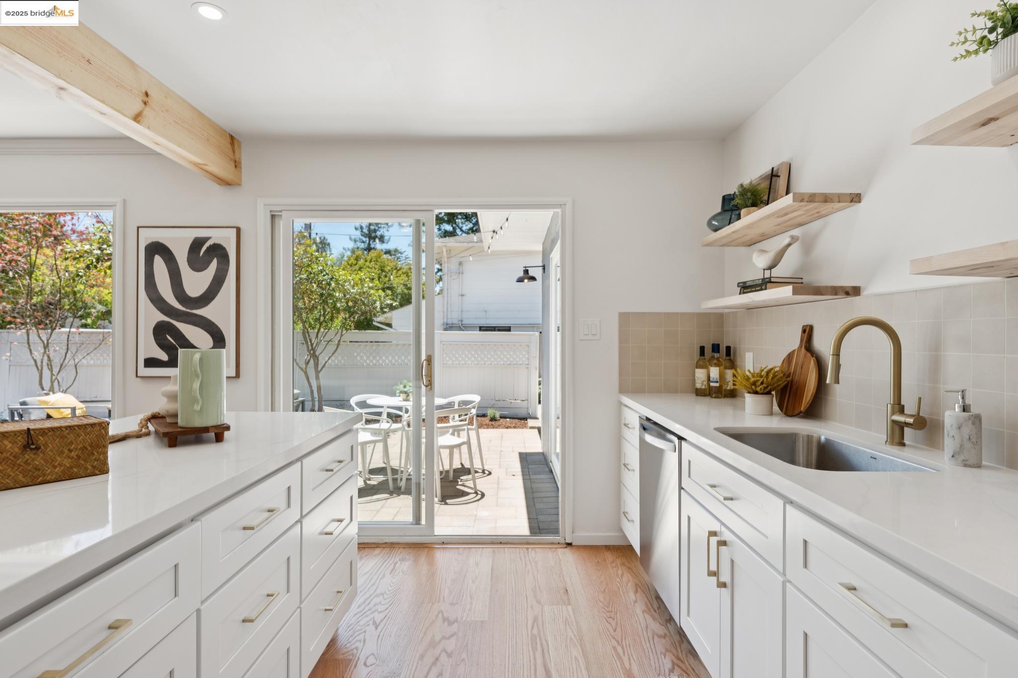Detail Gallery Image 21 of 60 For 5325 Harbord Dr, Oakland,  CA 94618 - 4 Beds | 3 Baths
