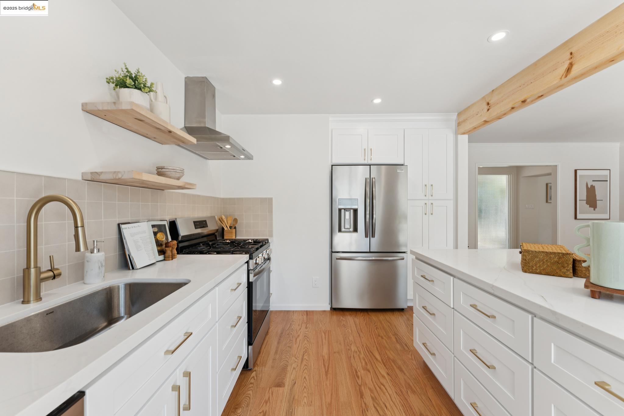 Detail Gallery Image 22 of 60 For 5325 Harbord Dr, Oakland,  CA 94618 - 4 Beds | 3 Baths