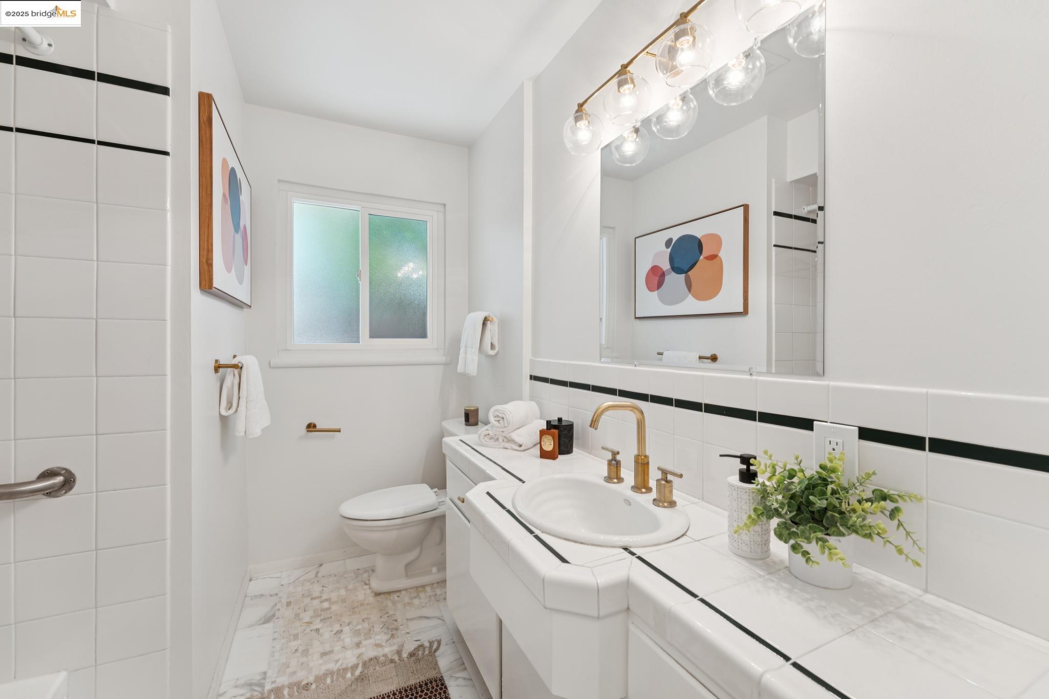 Detail Gallery Image 29 of 60 For 5325 Harbord Dr, Oakland,  CA 94618 - 4 Beds | 3 Baths