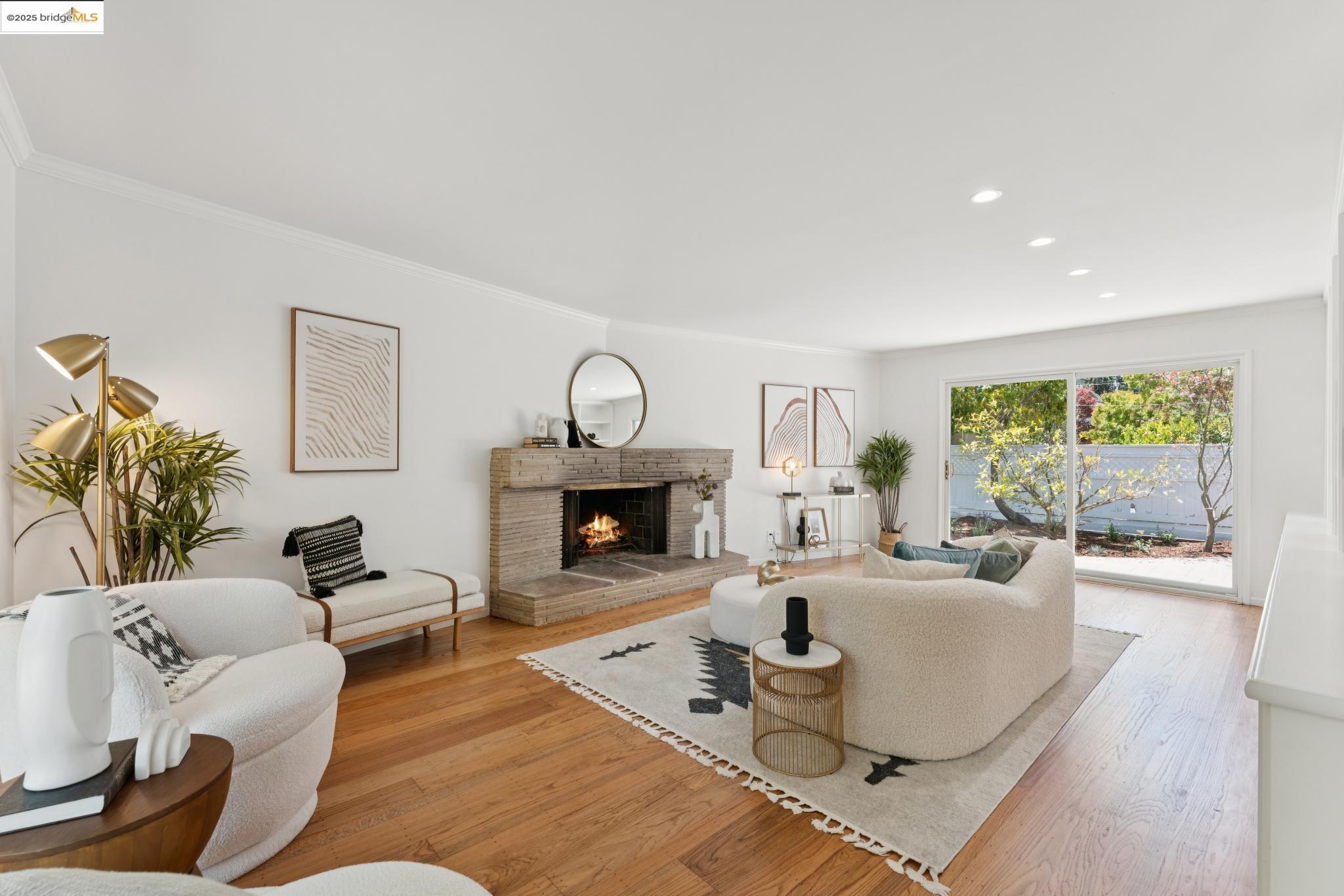 Detail Gallery Image 6 of 60 For 5325 Harbord Dr, Oakland,  CA 94618 - 4 Beds | 3 Baths