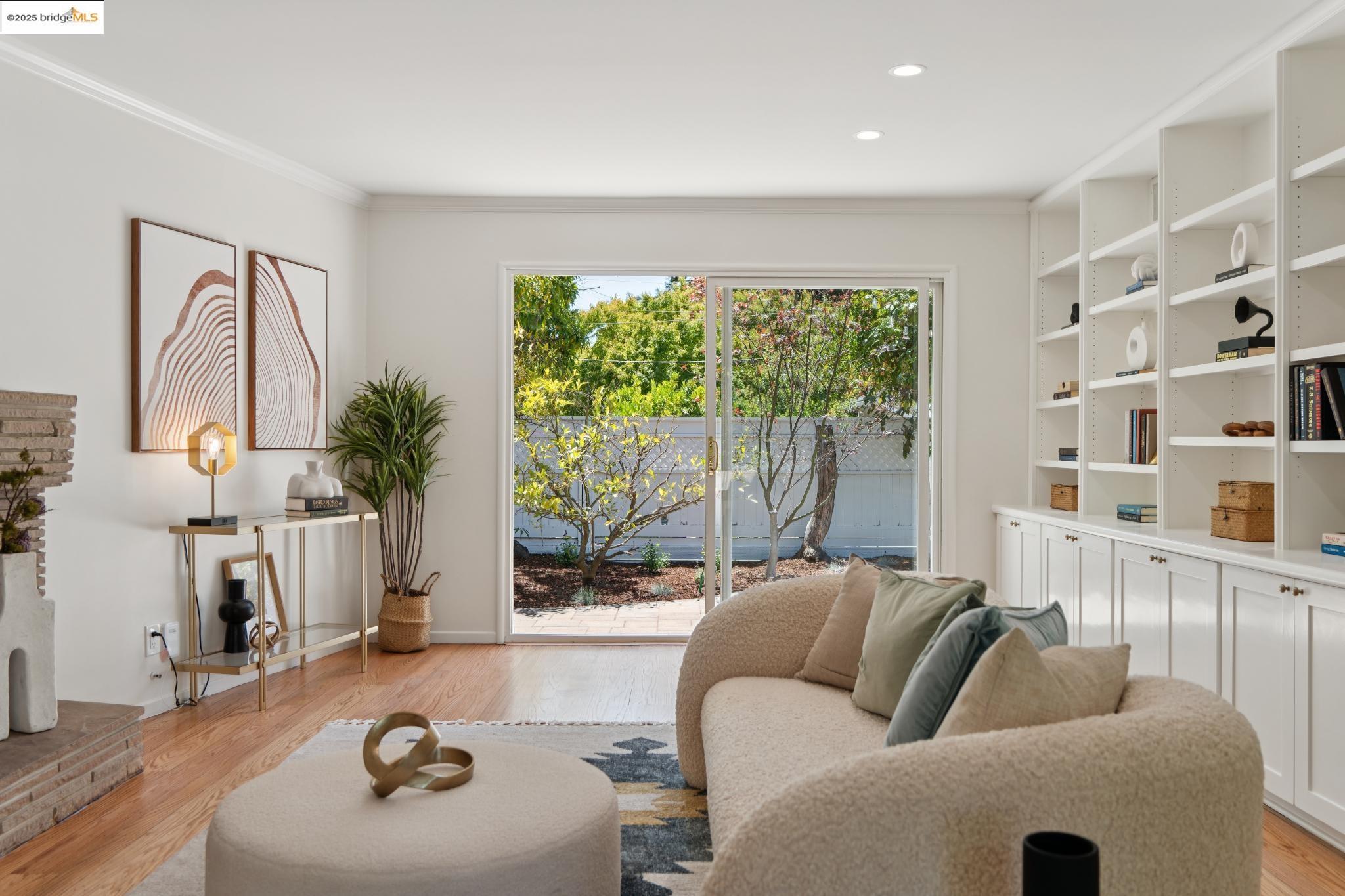 Detail Gallery Image 7 of 60 For 5325 Harbord Dr, Oakland,  CA 94618 - 4 Beds | 3 Baths
