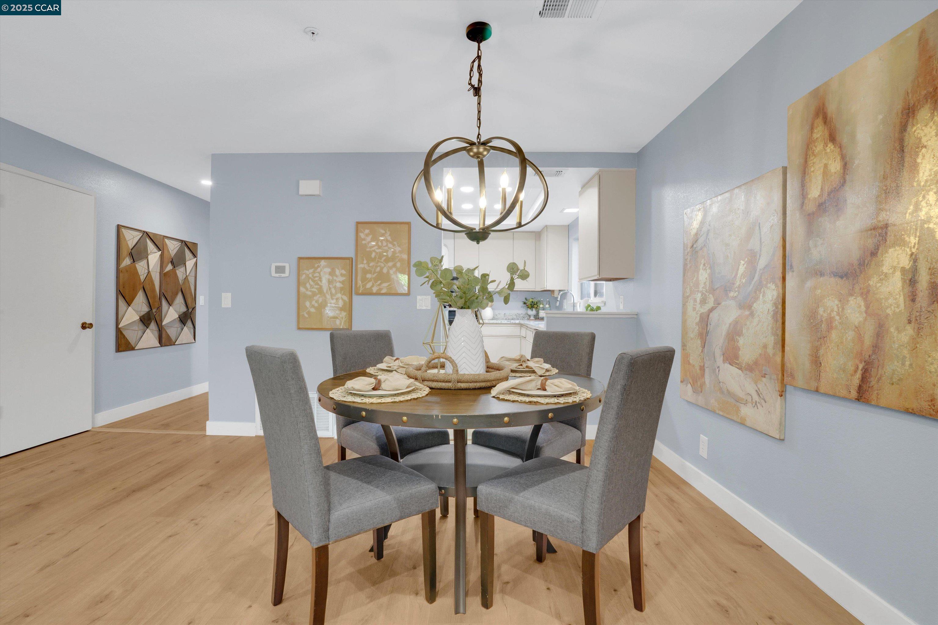 Detail Gallery Image 11 of 28 For 2725 Oak Rd a,  Walnut Creek,  CA 94597 - 2 Beds | 2 Baths
