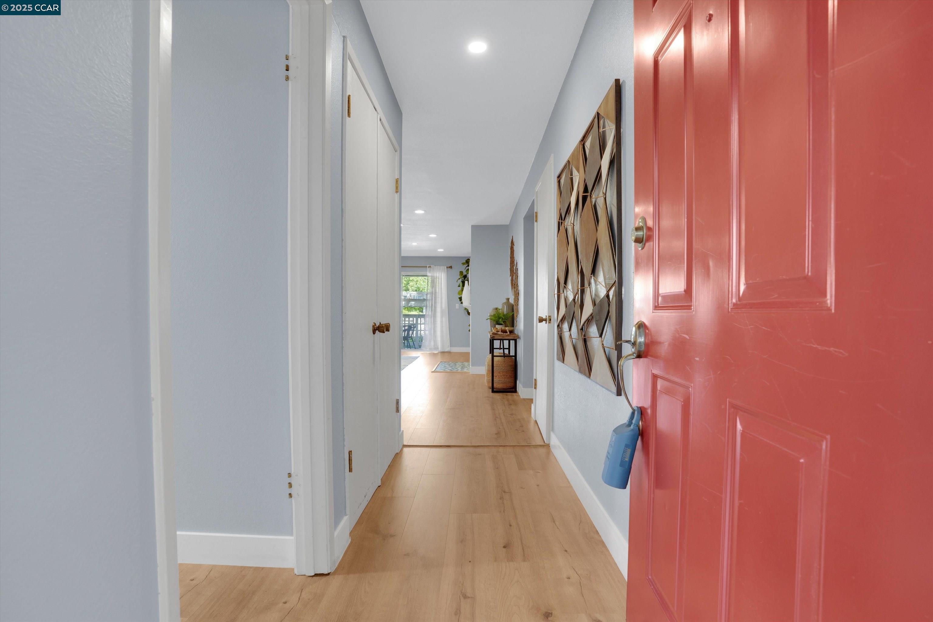 Detail Gallery Image 3 of 28 For 2725 Oak Rd a,  Walnut Creek,  CA 94597 - 2 Beds | 2 Baths