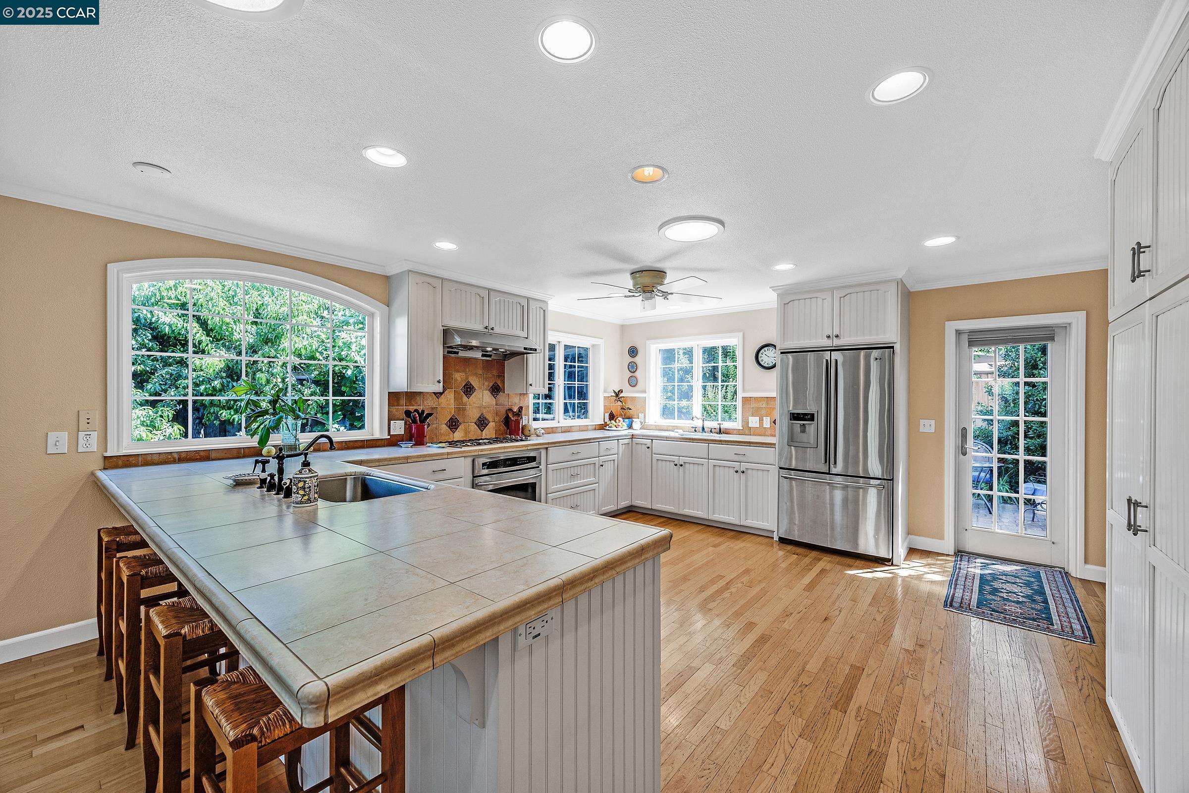 Detail Gallery Image 1 of 1 For 6129 Crater Lake Ct, Pleasanton,  CA 94588 - 6 Beds | 3/1 Baths