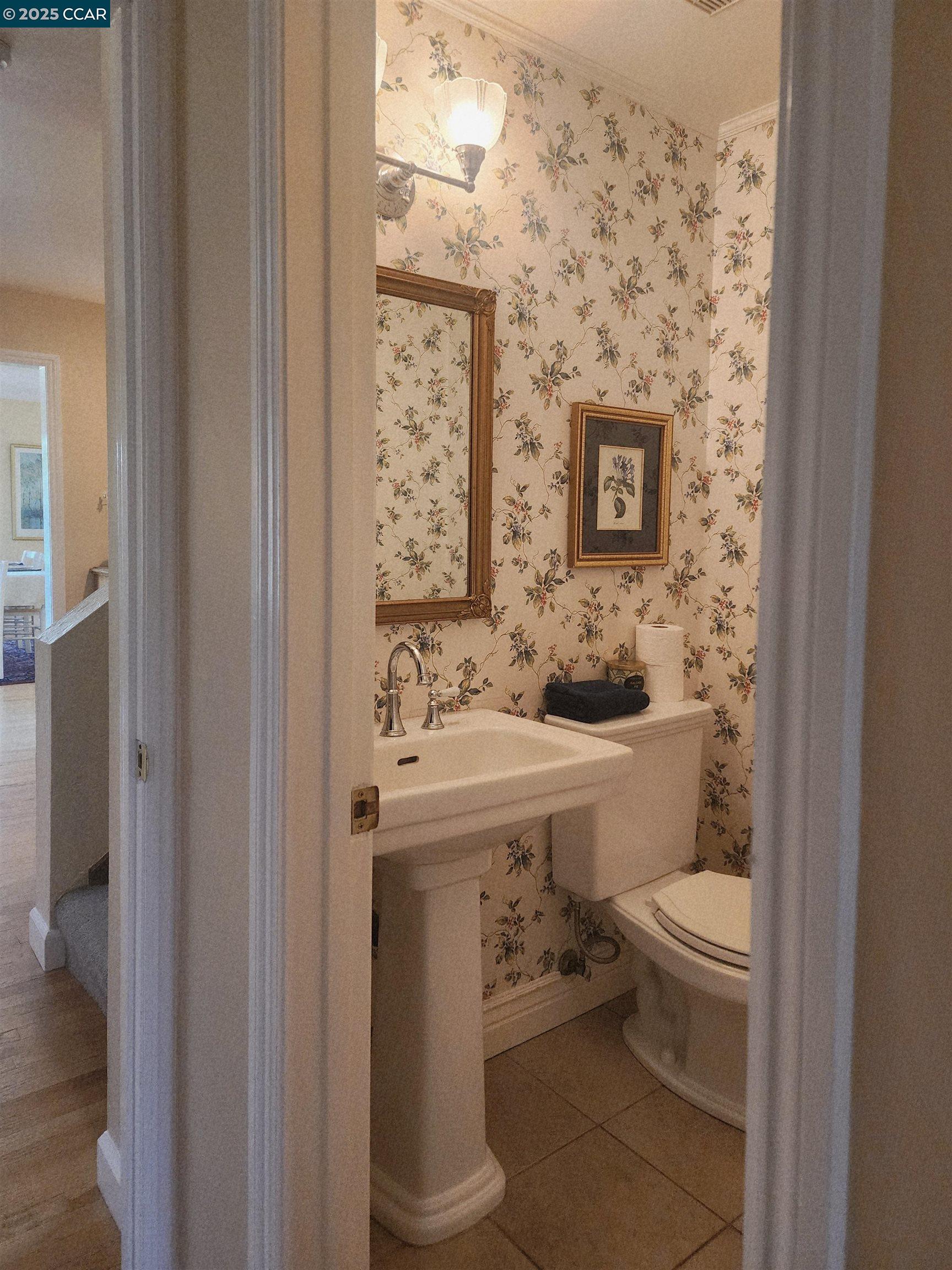 Detail Gallery Image 12 of 39 For 6129 Crater Lake Ct, Pleasanton,  CA 94588 - 6 Beds | 3/1 Baths