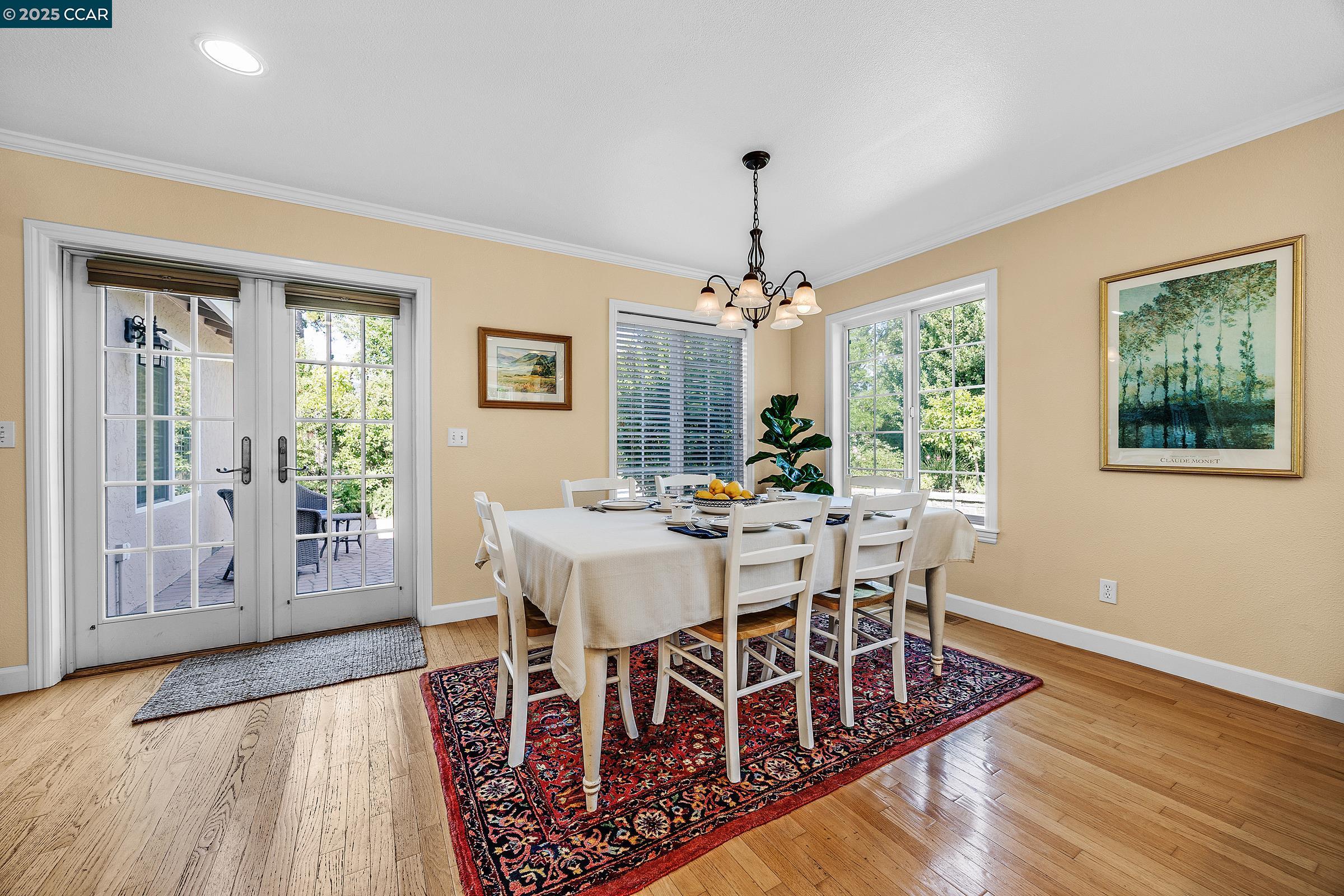 Detail Gallery Image 3 of 39 For 6129 Crater Lake Ct, Pleasanton,  CA 94588 - 6 Beds | 3/1 Baths