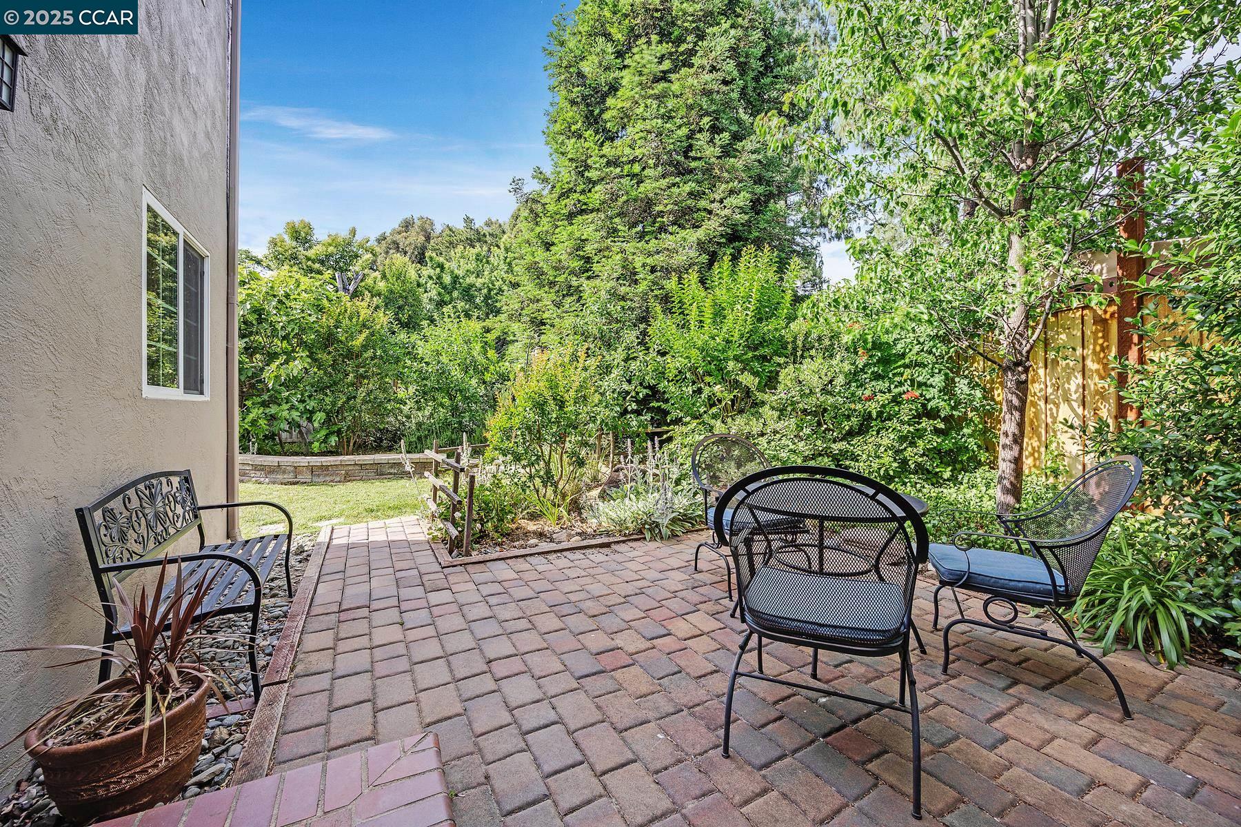 Detail Gallery Image 30 of 39 For 6129 Crater Lake Ct, Pleasanton,  CA 94588 - 6 Beds | 3/1 Baths