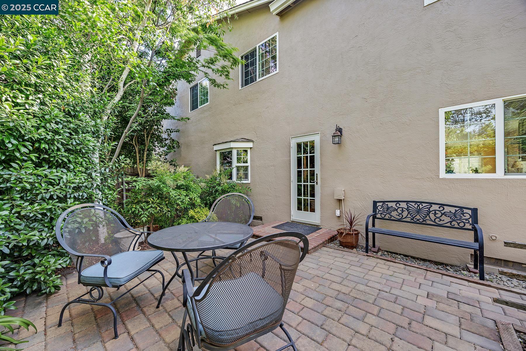 Detail Gallery Image 31 of 39 For 6129 Crater Lake Ct, Pleasanton,  CA 94588 - 6 Beds | 3/1 Baths