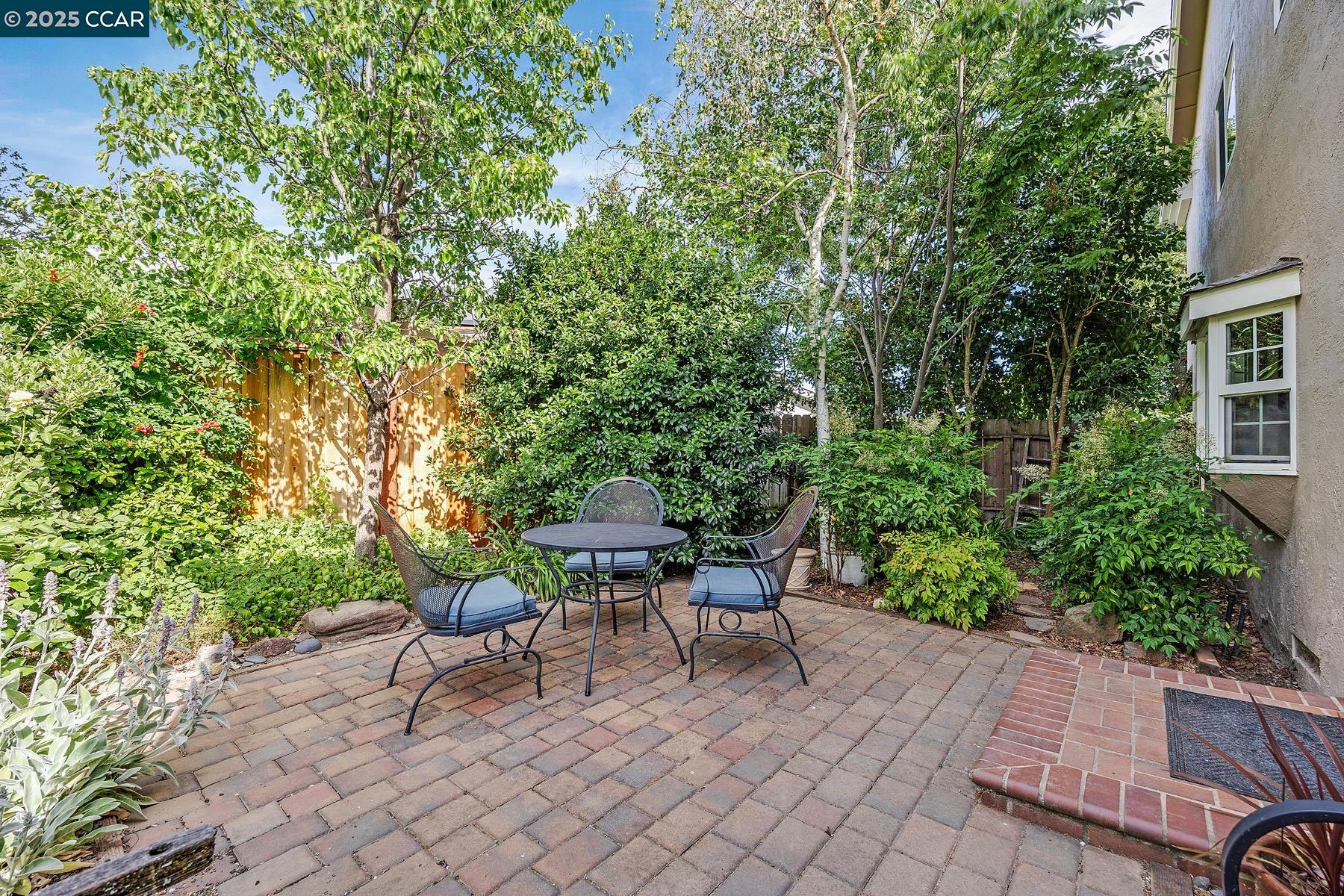 Detail Gallery Image 32 of 39 For 6129 Crater Lake Ct, Pleasanton,  CA 94588 - 6 Beds | 3/1 Baths