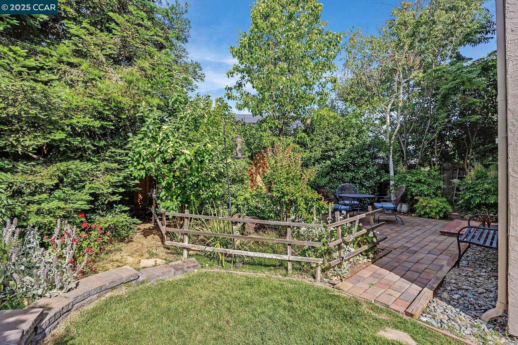 Detail Gallery Image 33 of 39 For 6129 Crater Lake Ct, Pleasanton,  CA 94588 - 6 Beds | 3/1 Baths