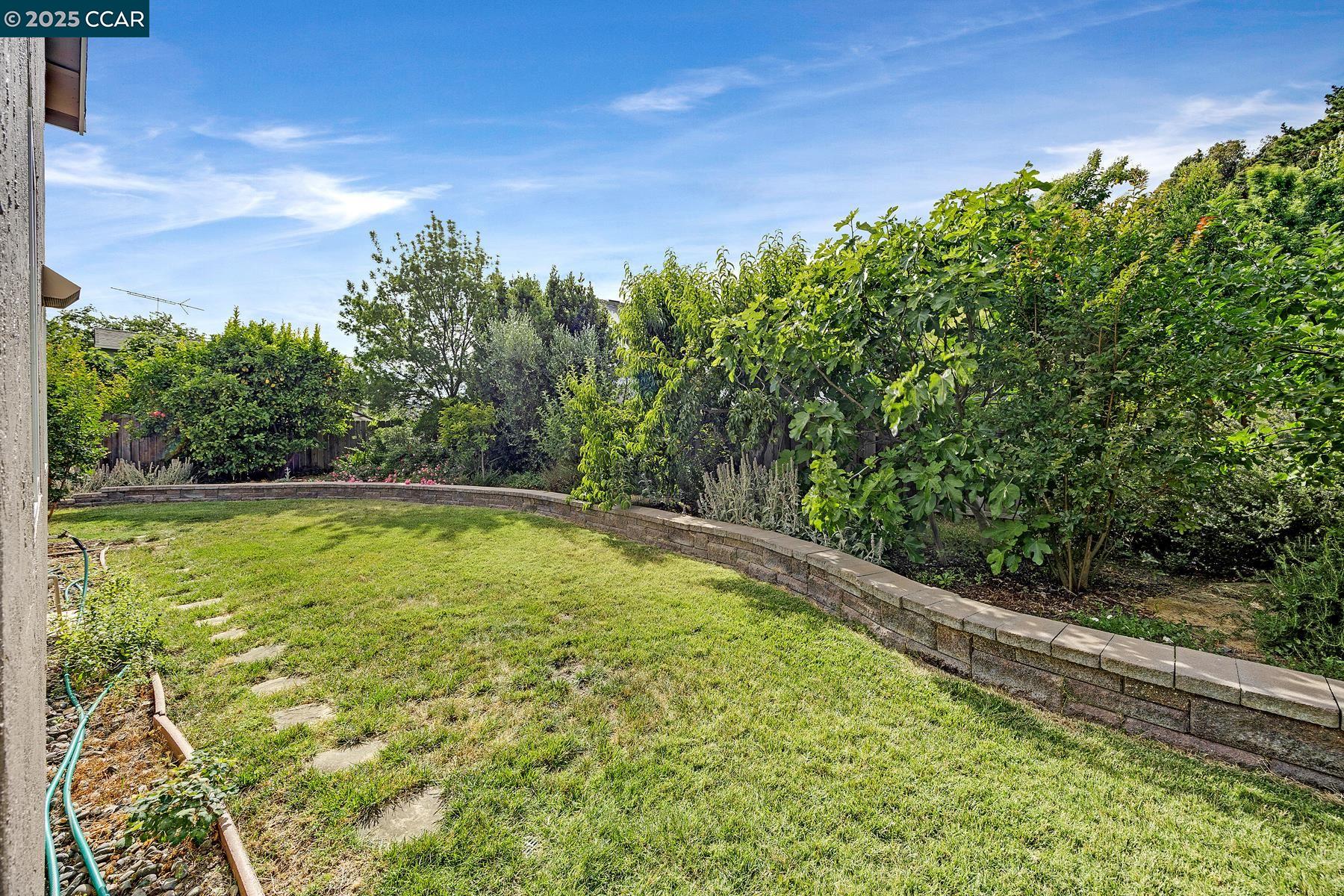Detail Gallery Image 34 of 39 For 6129 Crater Lake Ct, Pleasanton,  CA 94588 - 6 Beds | 3/1 Baths