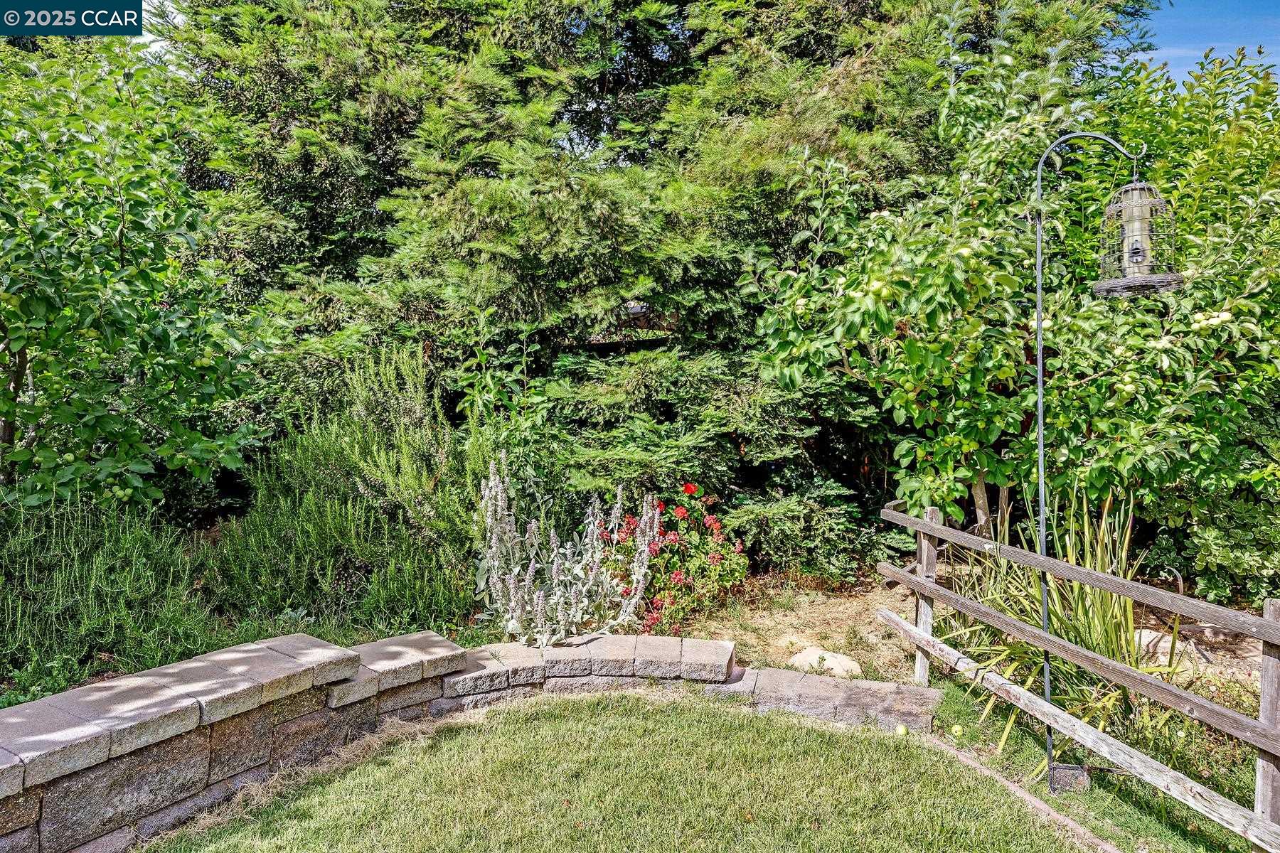 Detail Gallery Image 35 of 39 For 6129 Crater Lake Ct, Pleasanton,  CA 94588 - 6 Beds | 3/1 Baths