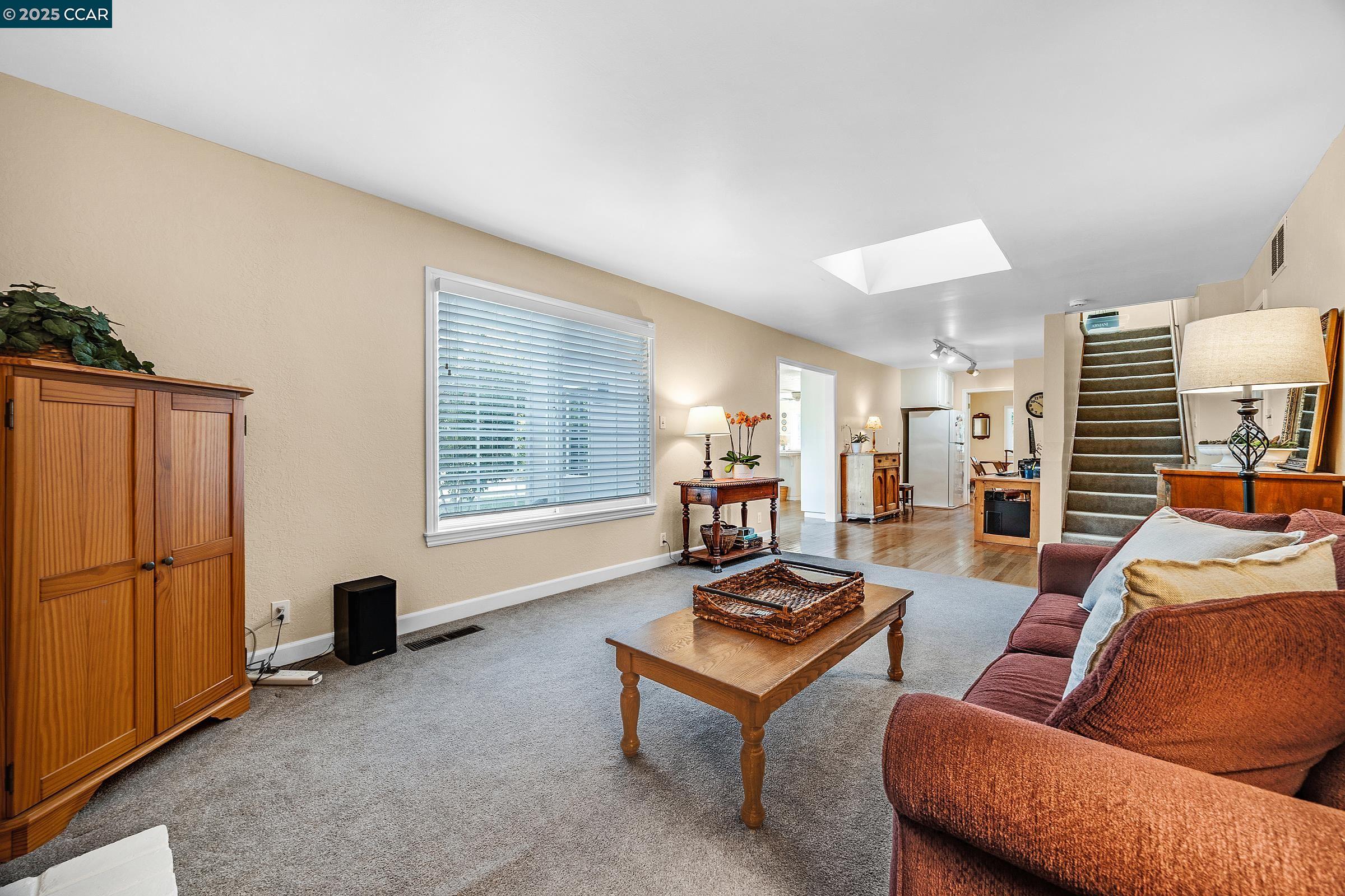 Detail Gallery Image 9 of 39 For 6129 Crater Lake Ct, Pleasanton,  CA 94588 - 6 Beds | 3/1 Baths