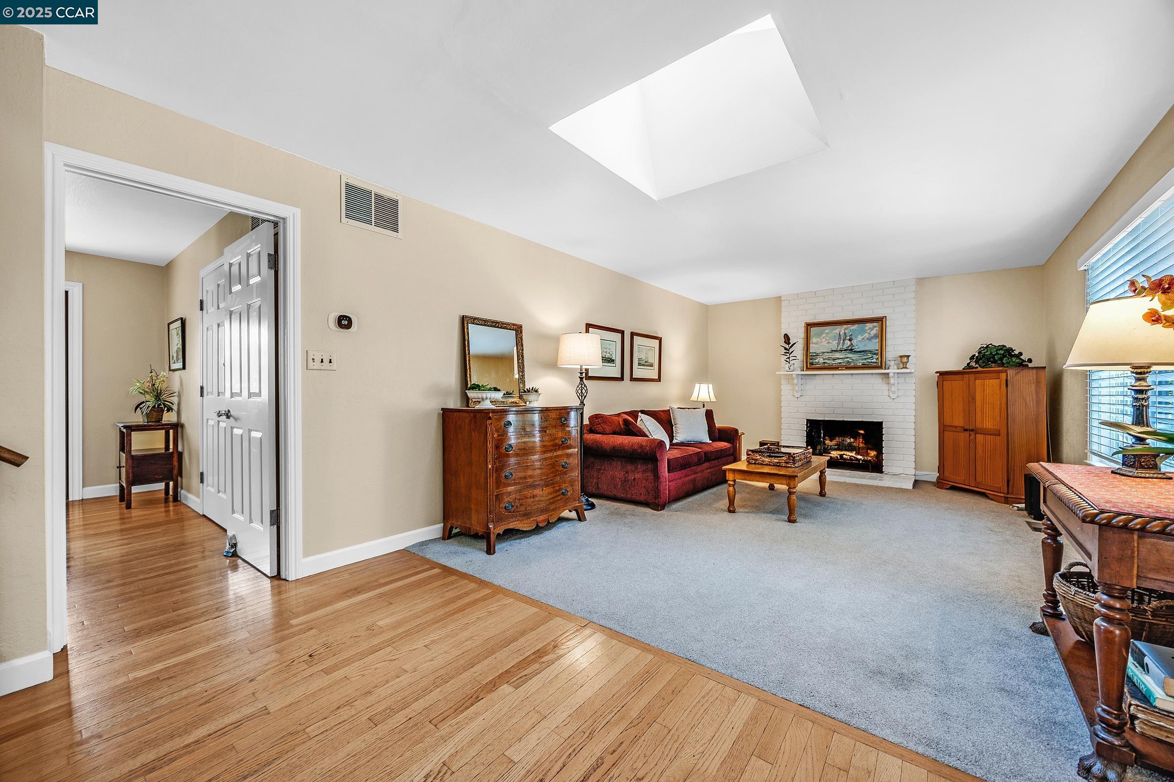Detail Gallery Image 10 of 39 For 6129 Crater Lake Ct, Pleasanton,  CA 94588 - 6 Beds | 3/1 Baths