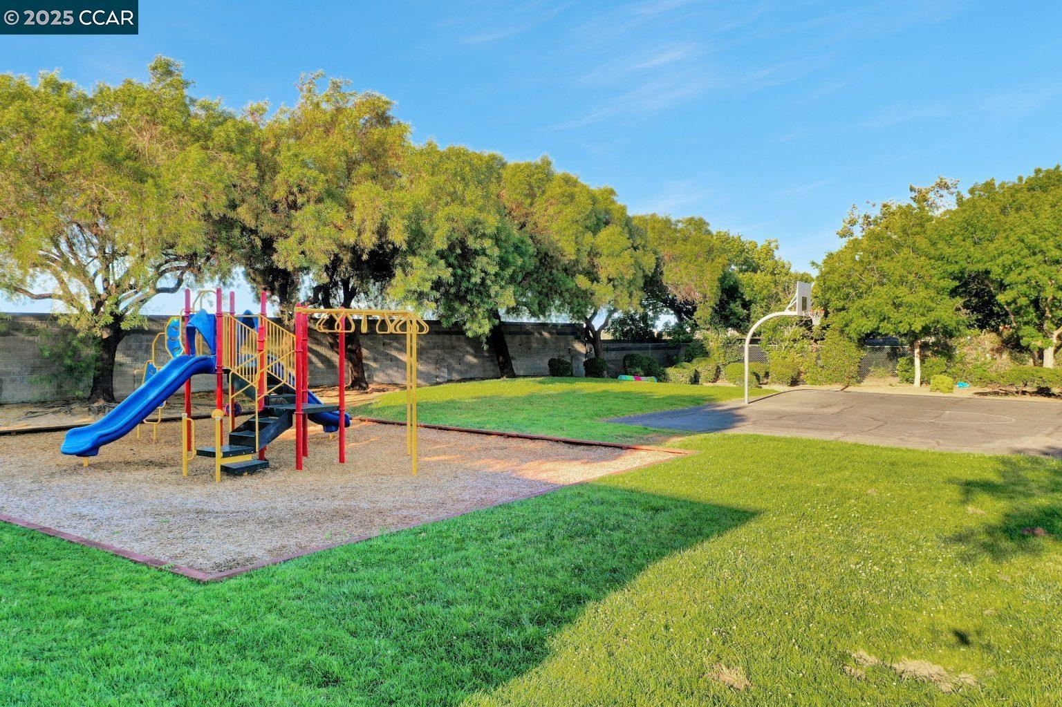Detail Gallery Image 34 of 41 For 300 Bayview Dr, Oakley,  CA 94561 - 3 Beds | 2/1 Baths