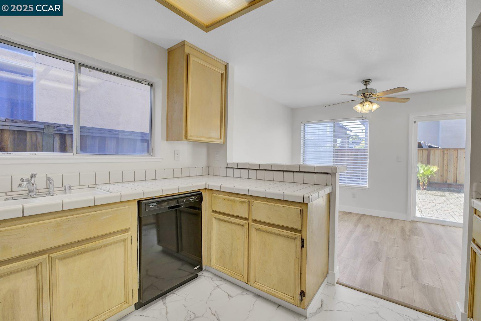 Detail Gallery Image 8 of 41 For 300 Bayview Dr, Oakley,  CA 94561 - 3 Beds | 2/1 Baths