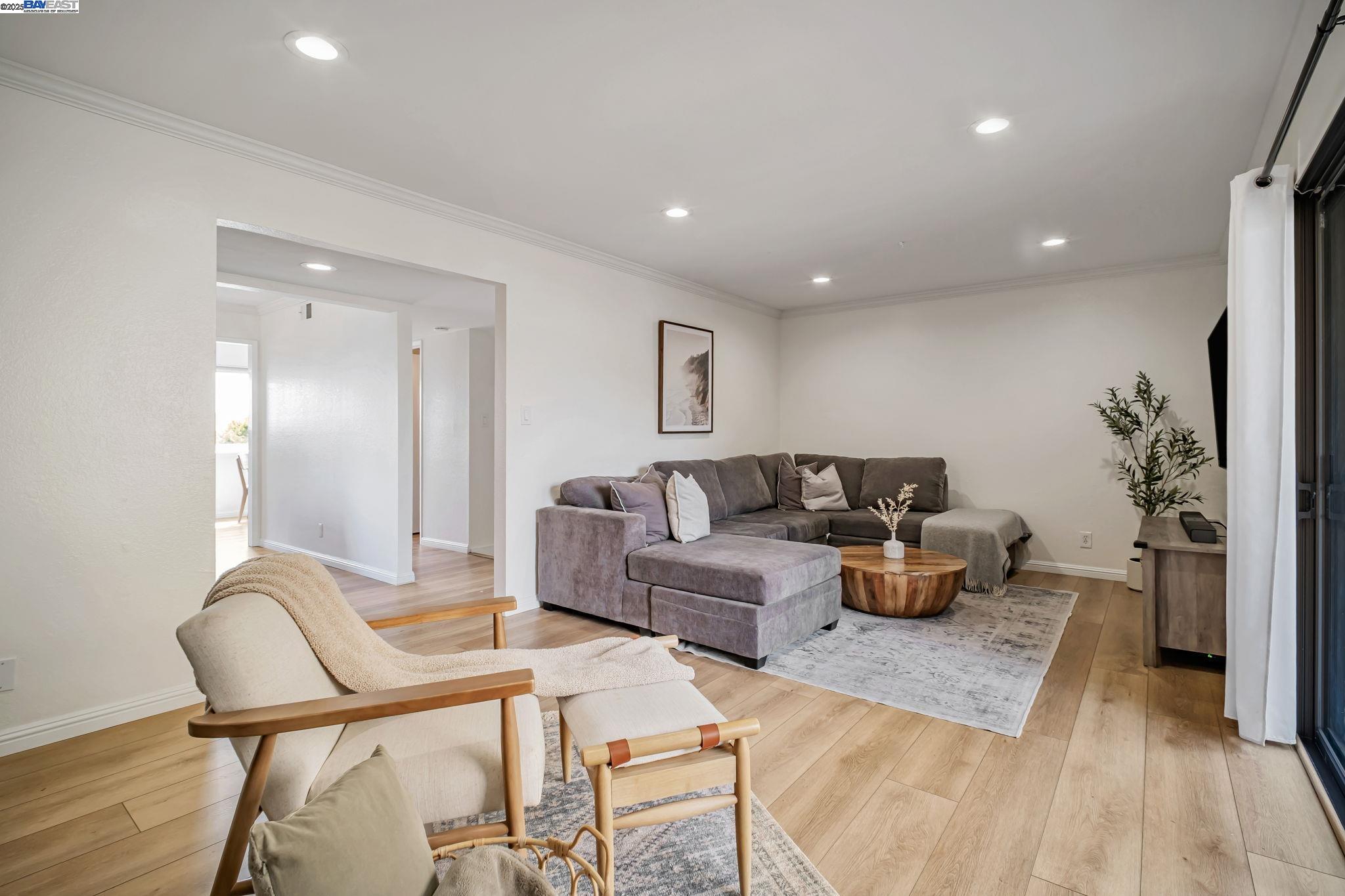 Photo #8: 41104201 Listing: Photo #8