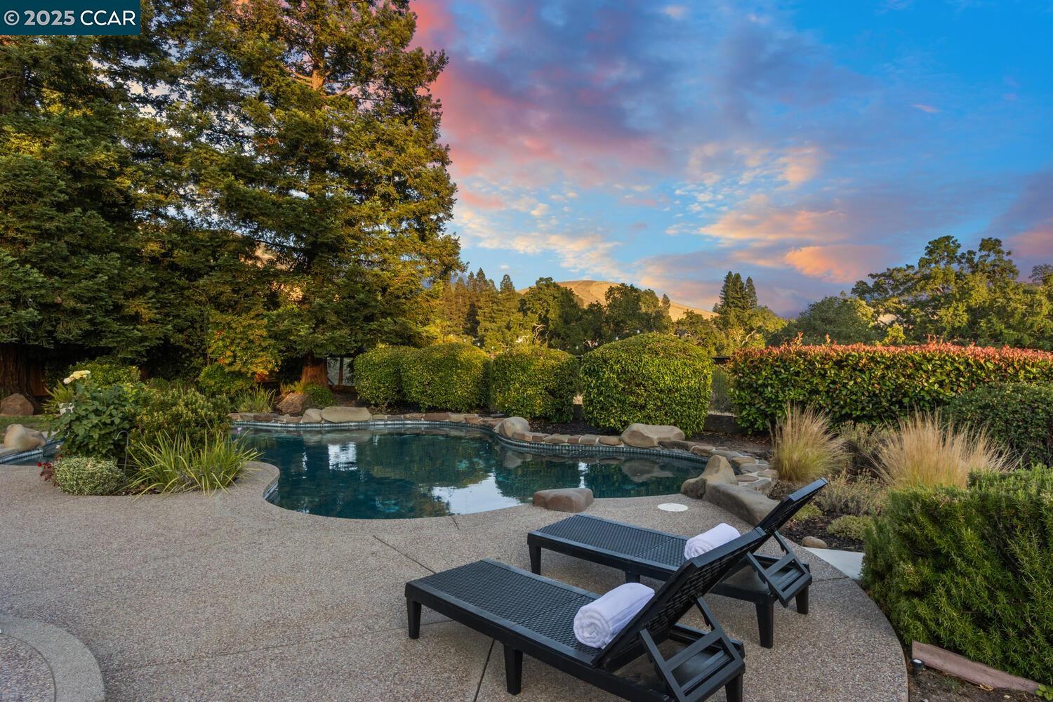 Detail Gallery Image 4 of 59 For 380 Bryan Drive, Alamo,  CA 94507 - 4 Beds | 3 Baths