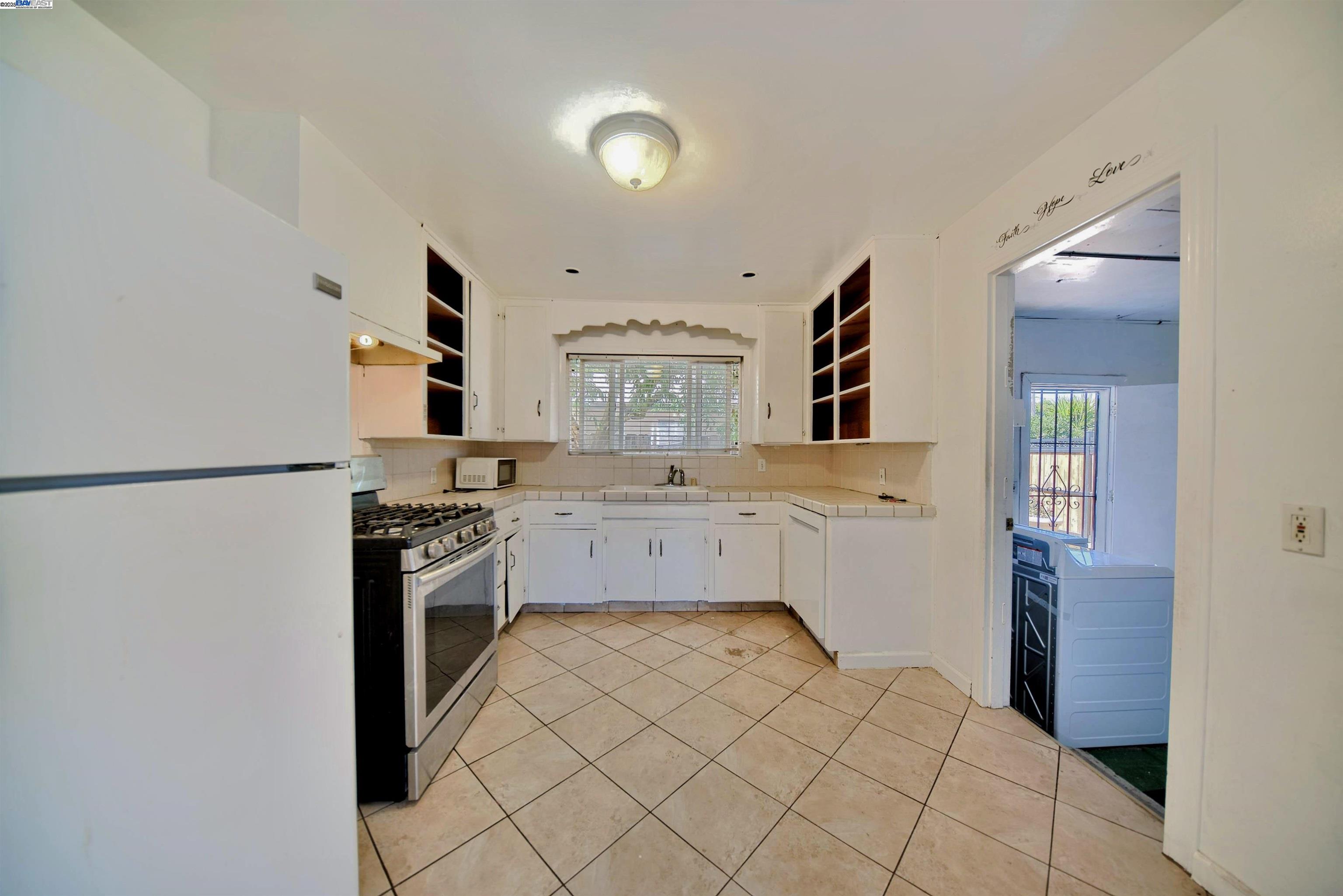 Detail Gallery Image 18 of 30 For 408 Sequoia Ave, Manteca,  CA 95337 - 3 Beds | 1 Baths