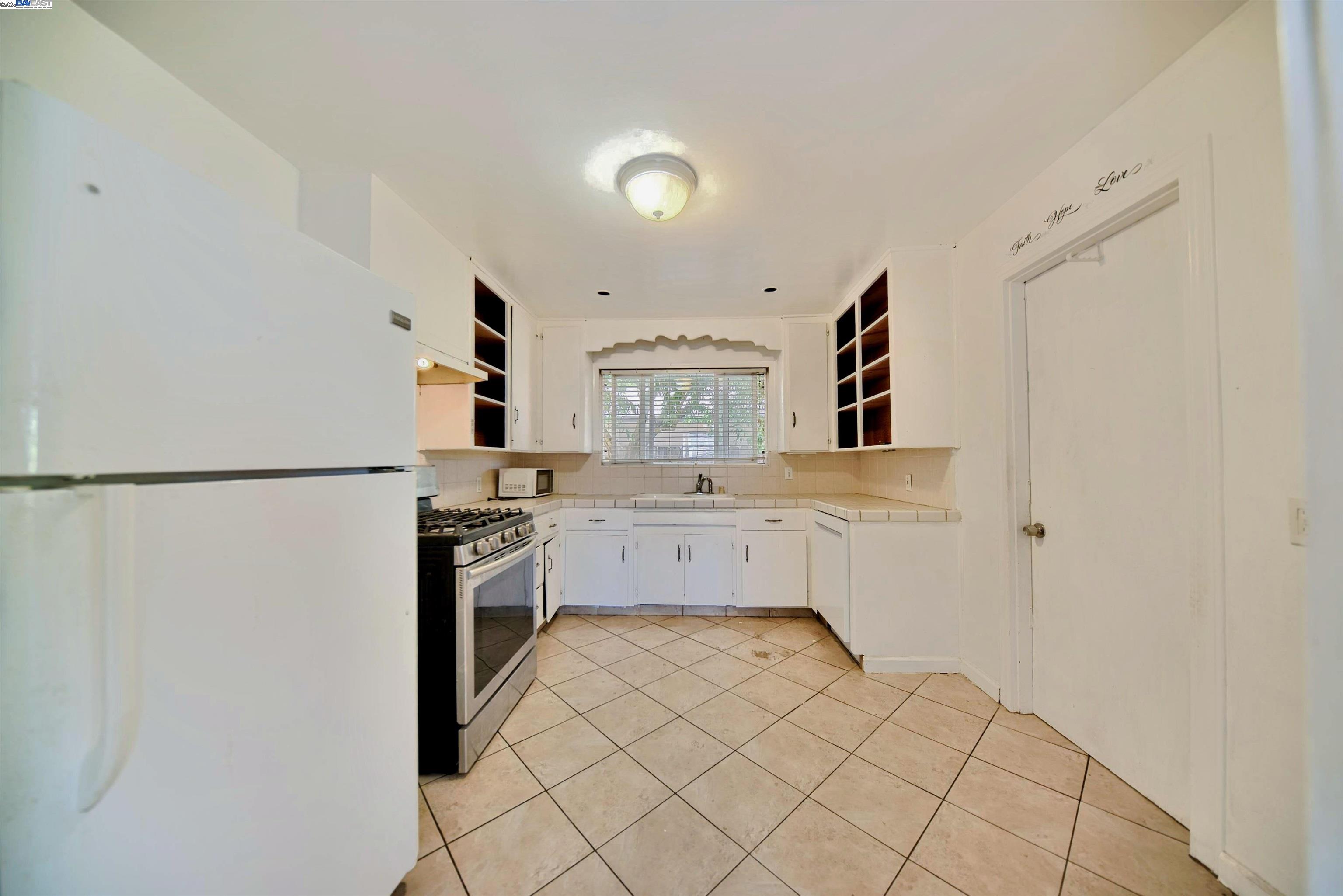 Detail Gallery Image 21 of 30 For 408 Sequoia Ave, Manteca,  CA 95337 - 3 Beds | 1 Baths