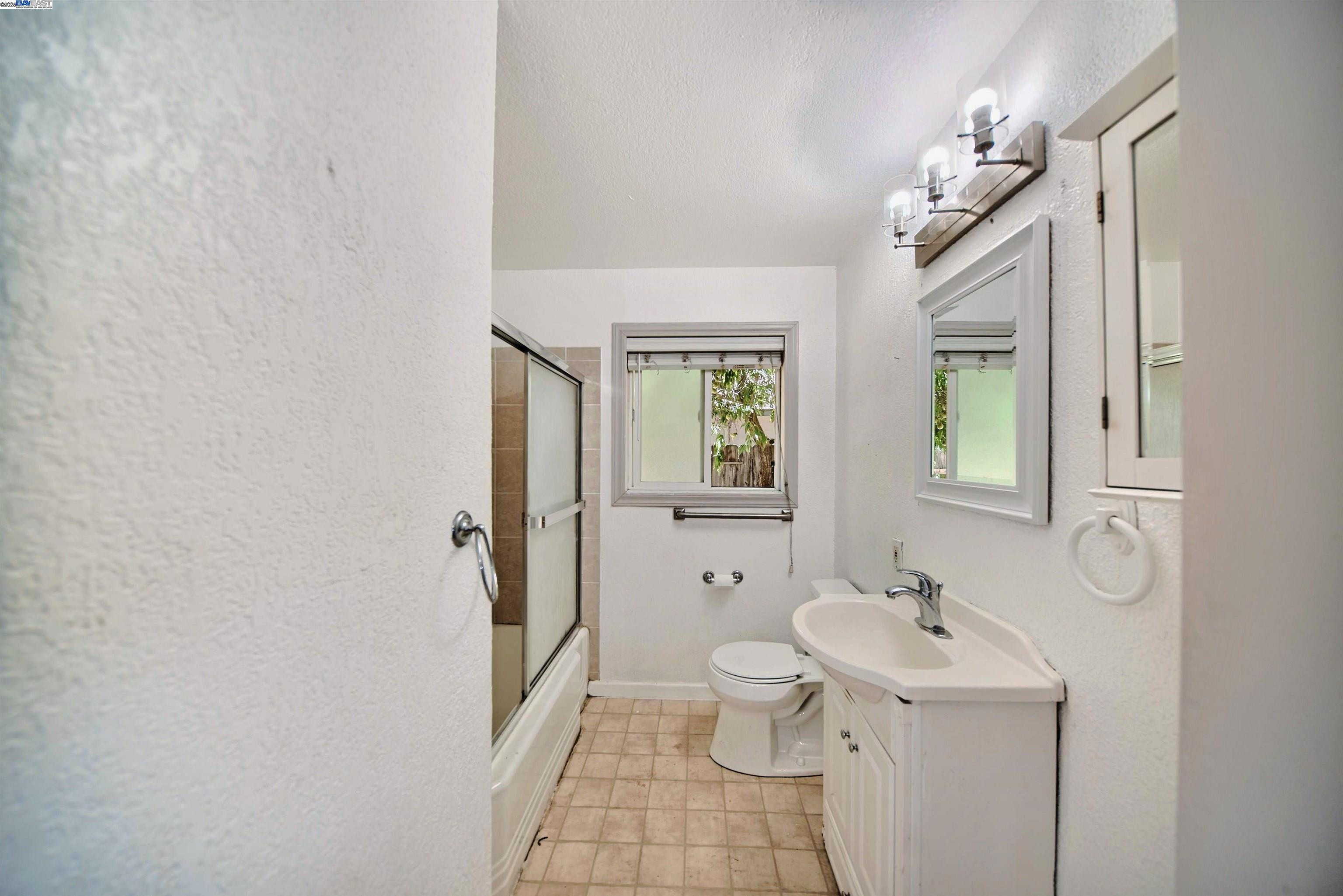 Detail Gallery Image 23 of 30 For 408 Sequoia Ave, Manteca,  CA 95337 - 3 Beds | 1 Baths