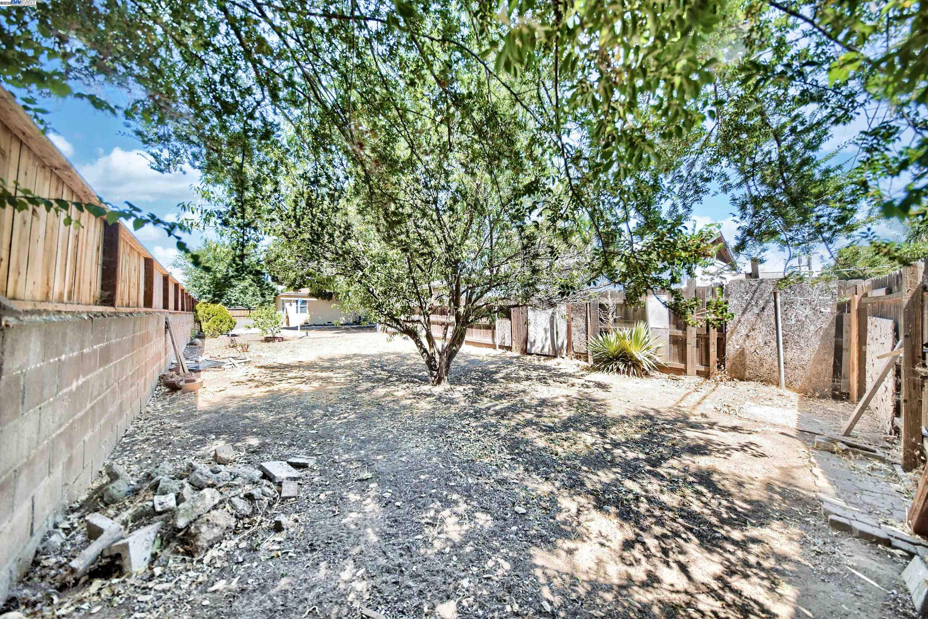 Detail Gallery Image 6 of 30 For 408 Sequoia Ave, Manteca,  CA 95337 - 3 Beds | 1 Baths