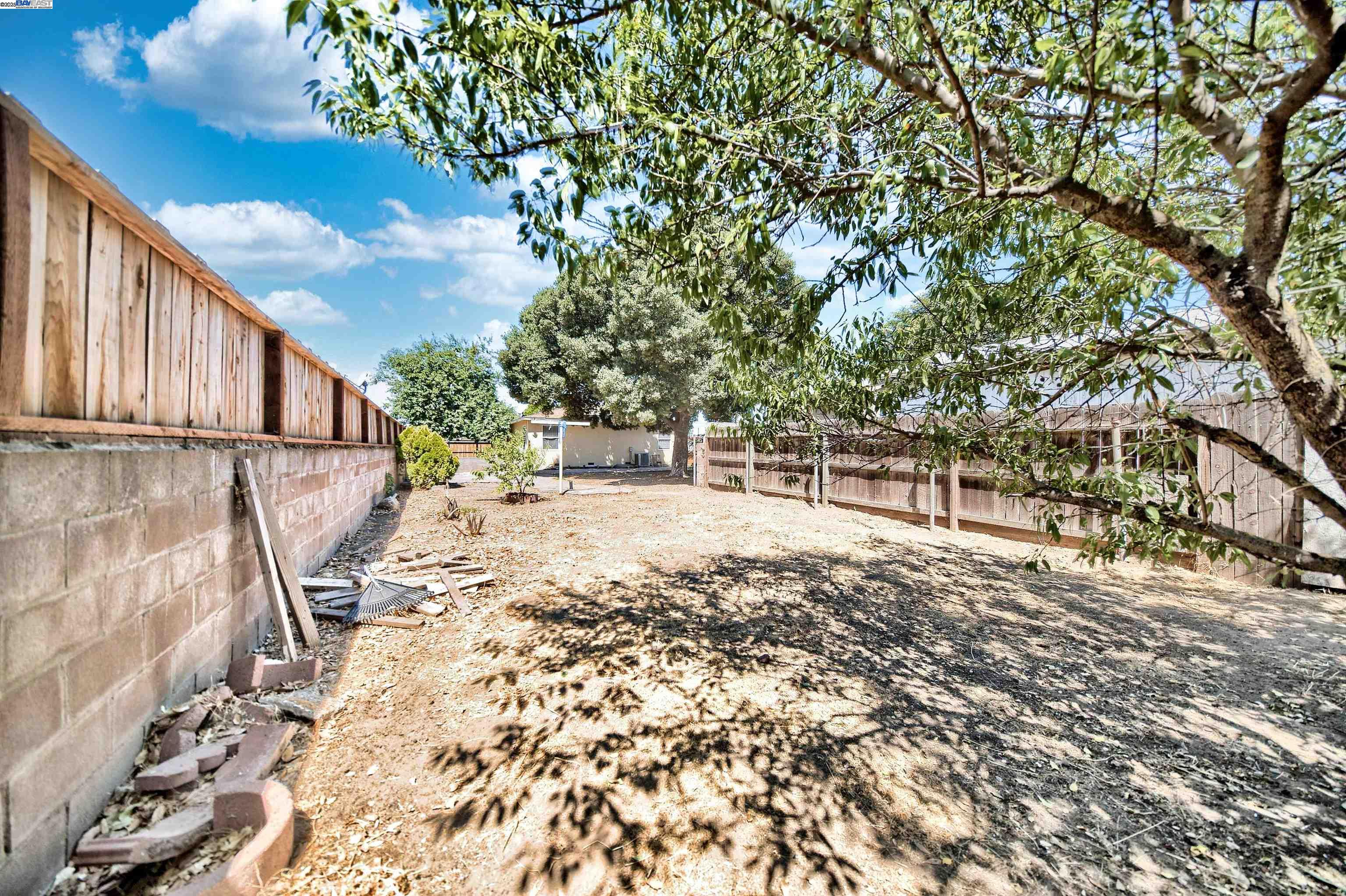 Detail Gallery Image 7 of 30 For 408 Sequoia Ave, Manteca,  CA 95337 - 3 Beds | 1 Baths