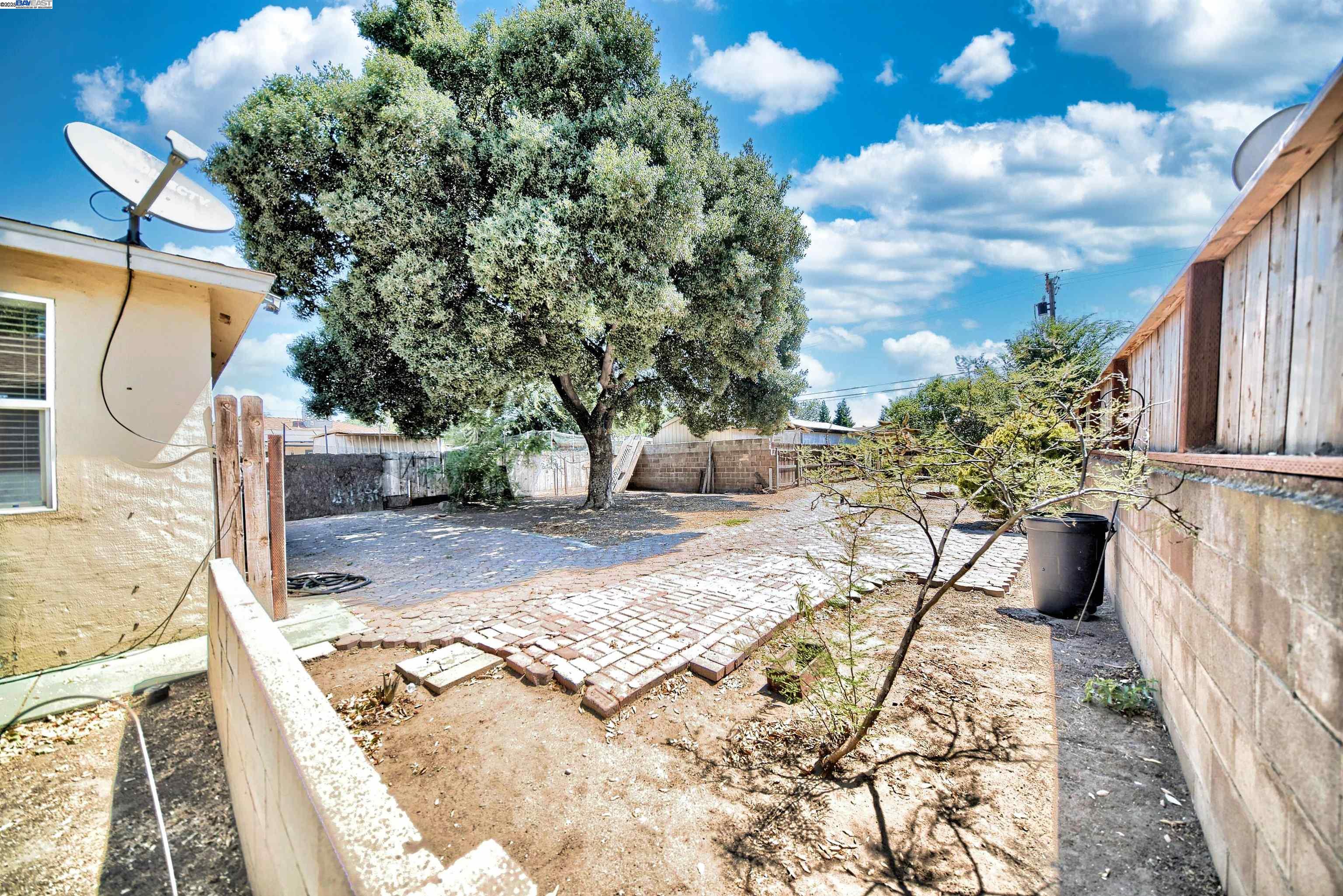 Detail Gallery Image 10 of 30 For 408 Sequoia Ave, Manteca,  CA 95337 - 3 Beds | 1 Baths