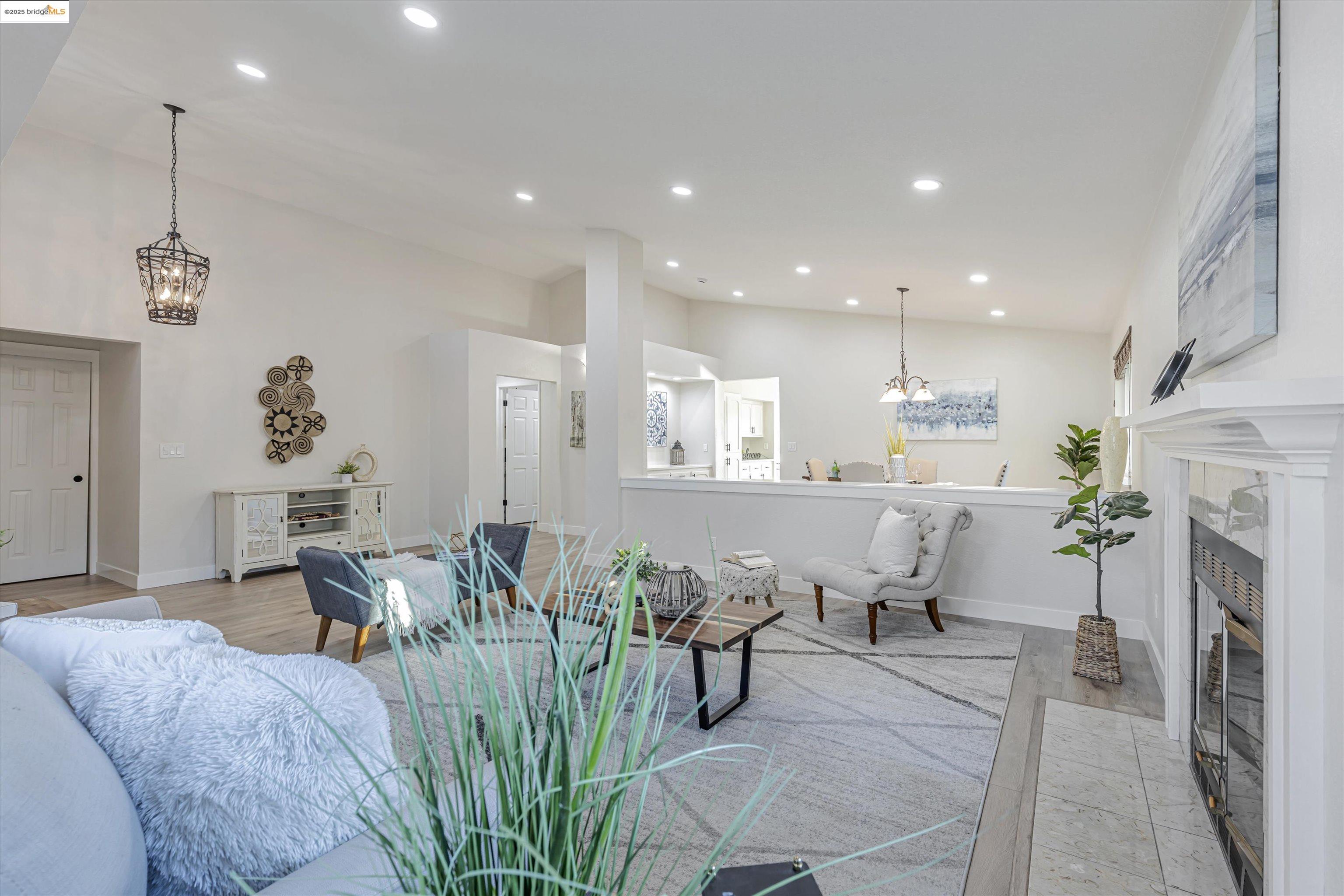 Detail Gallery Image 9 of 46 For 5150 Edgeview Dr, Discovery Bay,  CA 94505 - 3 Beds | 2 Baths