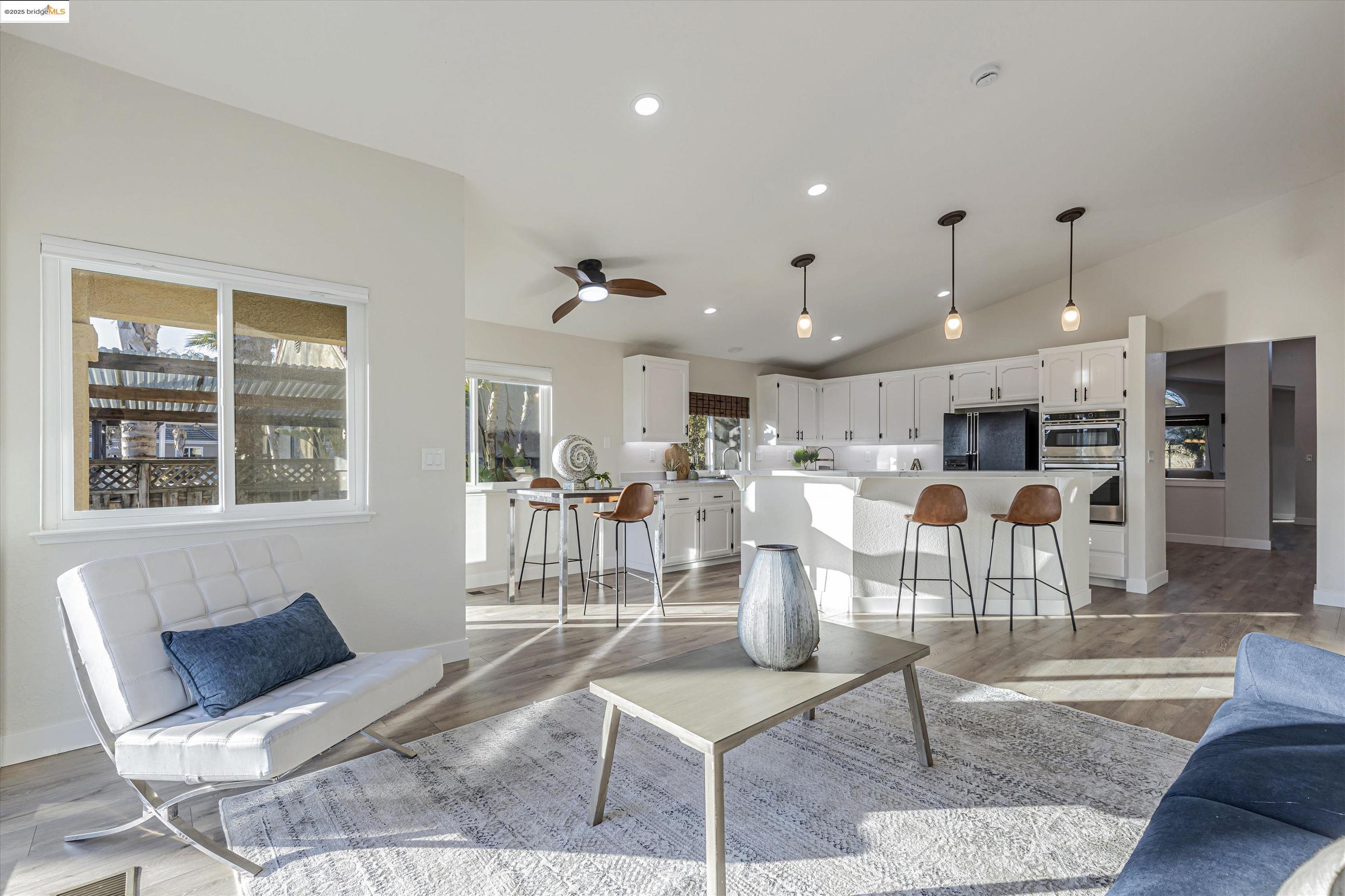 Detail Gallery Image 10 of 46 For 5150 Edgeview Dr, Discovery Bay,  CA 94505 - 3 Beds | 2 Baths