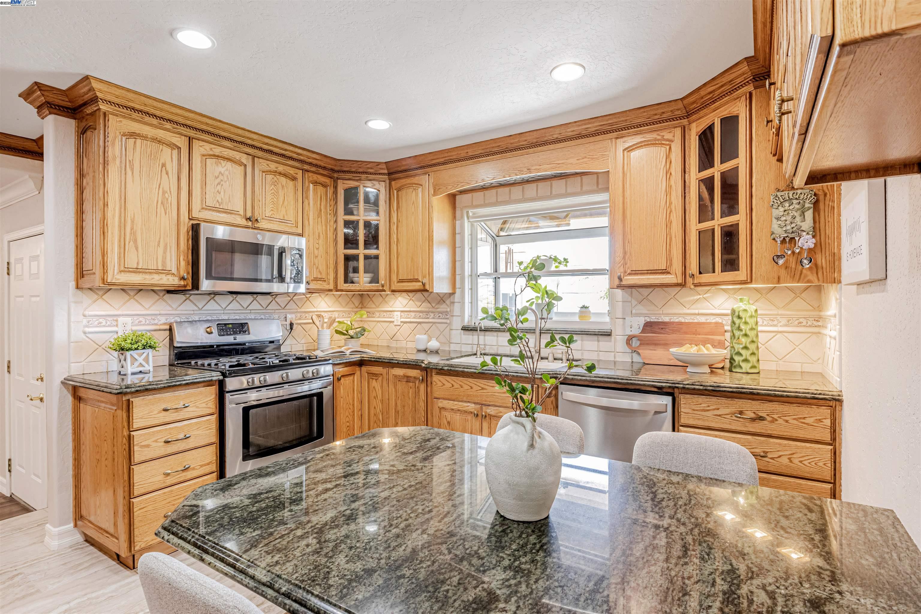 Detail Gallery Image 9 of 34 For 4150 Corrigan Dr, Fremont,  CA 94536 - 4 Beds | 2 Baths