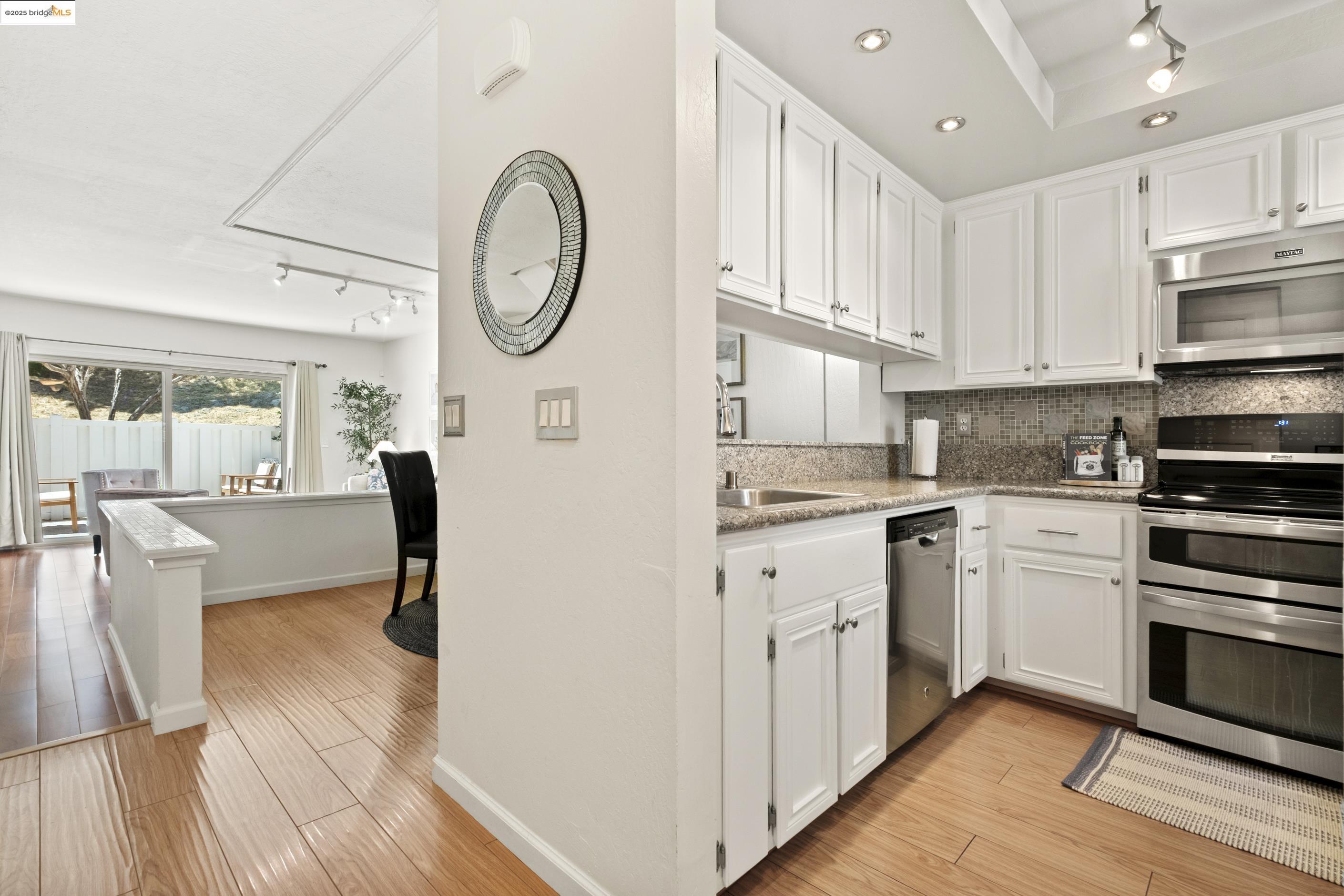 Photo #6: 41104216 Listing 