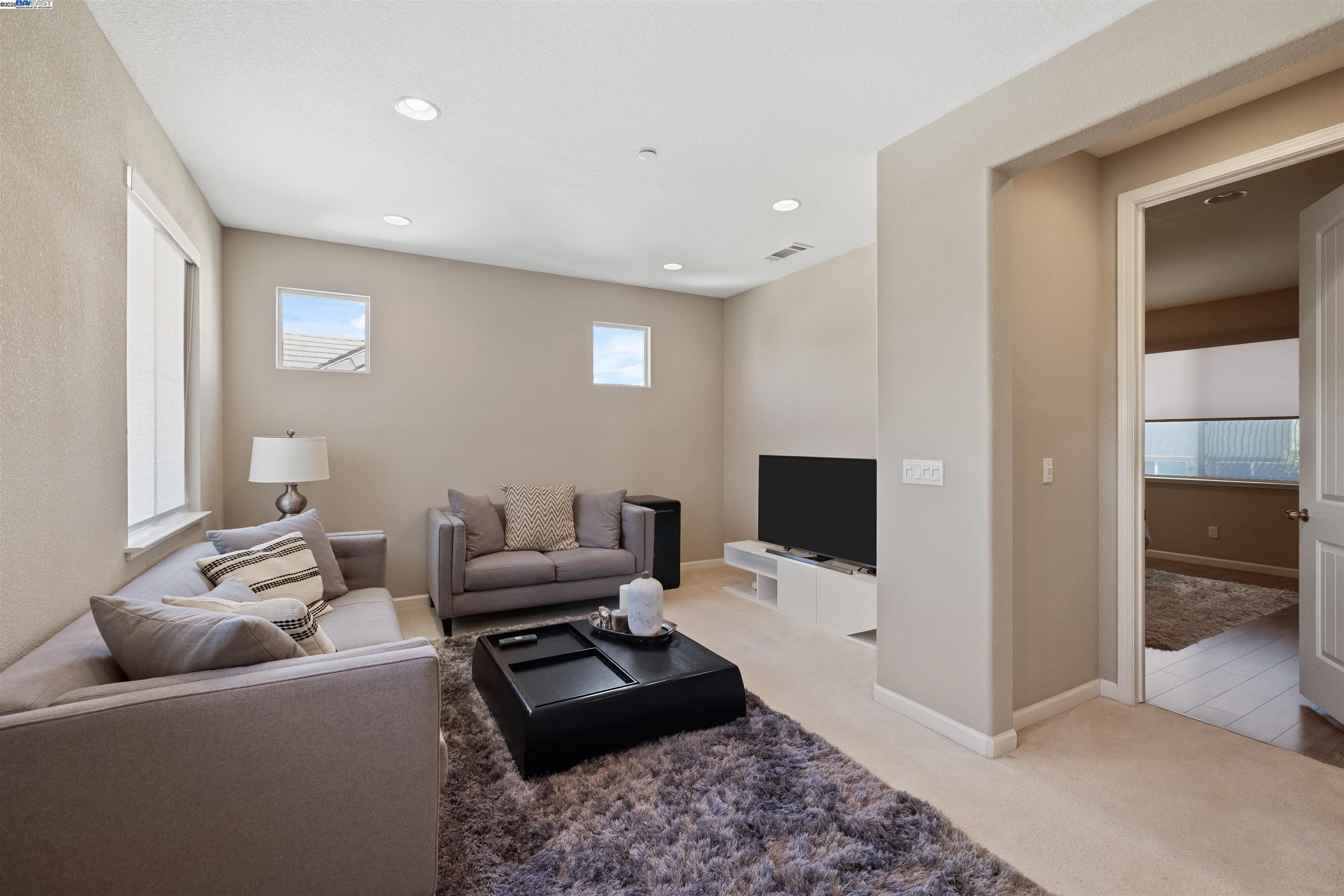 Detail Gallery Image 17 of 44 For 4717 Black Oak Ct, Fairfield,  CA 94534 - 4 Beds | 3 Baths
