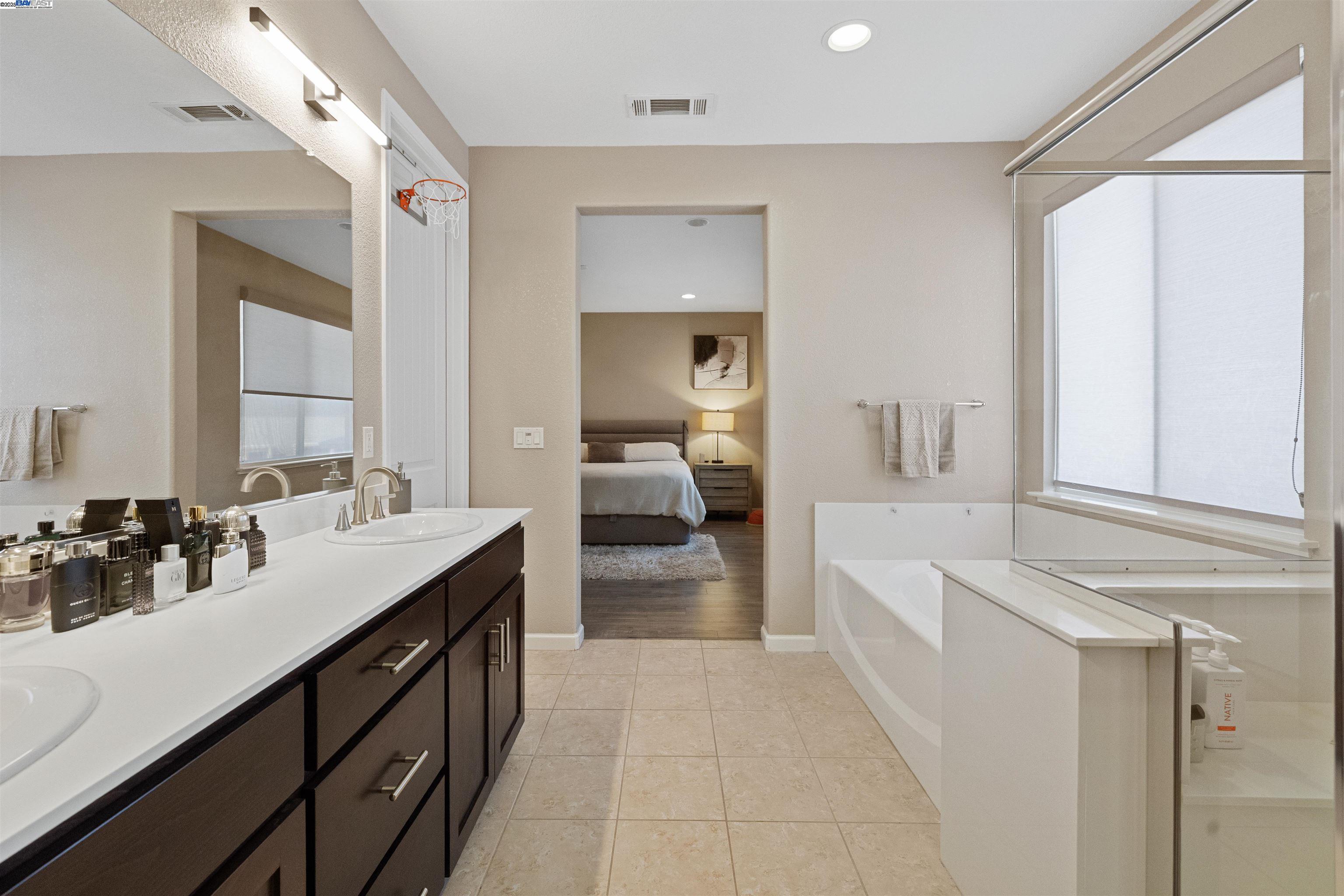 Detail Gallery Image 27 of 44 For 4717 Black Oak Ct, Fairfield,  CA 94534 - 4 Beds | 3 Baths